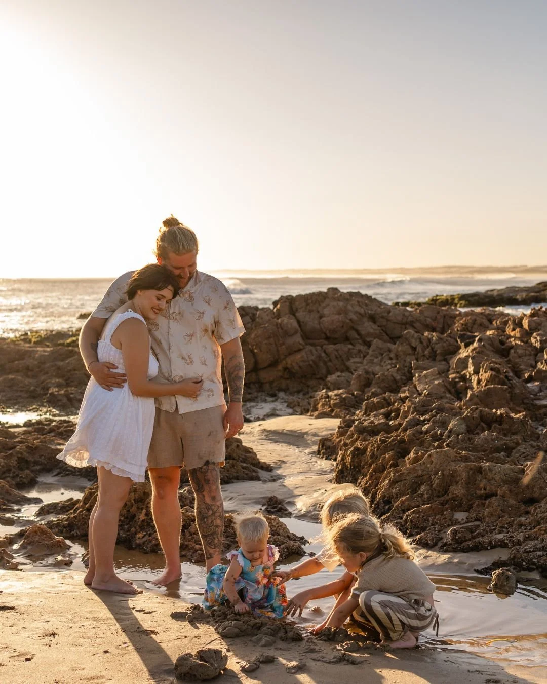 Spring is just around the corner, and I can almost taste the salty air of warm evenings by the beach.

These are the sessions that fill up my cup.
Where everyone is perfectly imperfect.
The kids run free.
Everyone becomes an explorer.
Usually it's ch