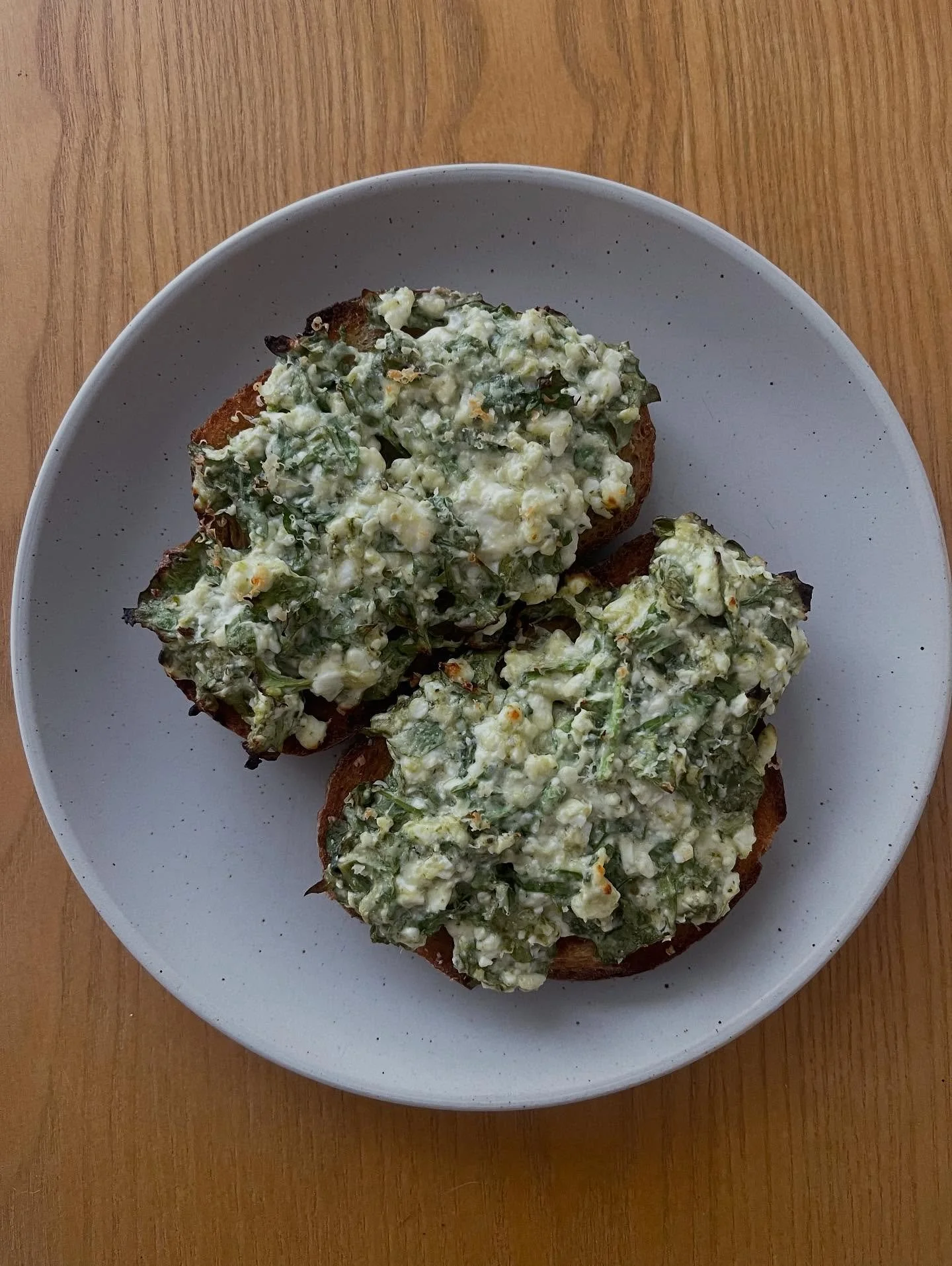 SAVE for when you have the egg ick 

I&rsquo;ve been loving this cottage cheese pesto toast for brekky when I don&rsquo;t feel like eggs but want to get some protein in!

Mix together
&bull; cottage cheese
&bull; pesto
&bull; chopped spinach or rocke