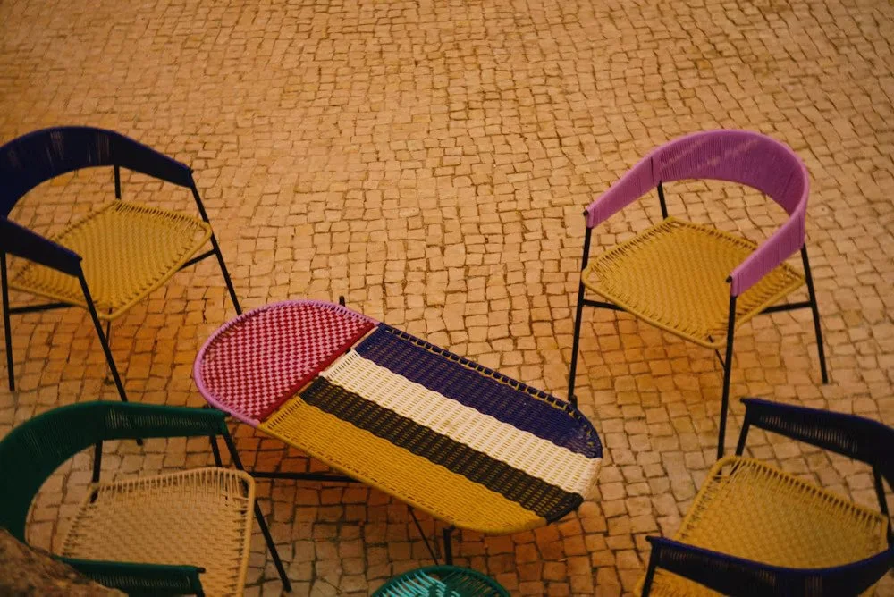 table with 4 chairs
