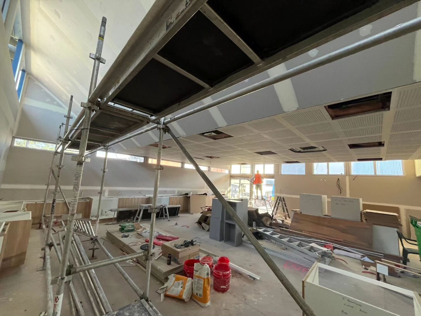 Very busy up at St Augustine's College in Springfield! New Science Block is taking shape, refurbishment of Woogaroo Hall and a brand new Ninja Warrior course for the primary students 🛠 
#architecture #australianarchitecture #schooldesign #educationa