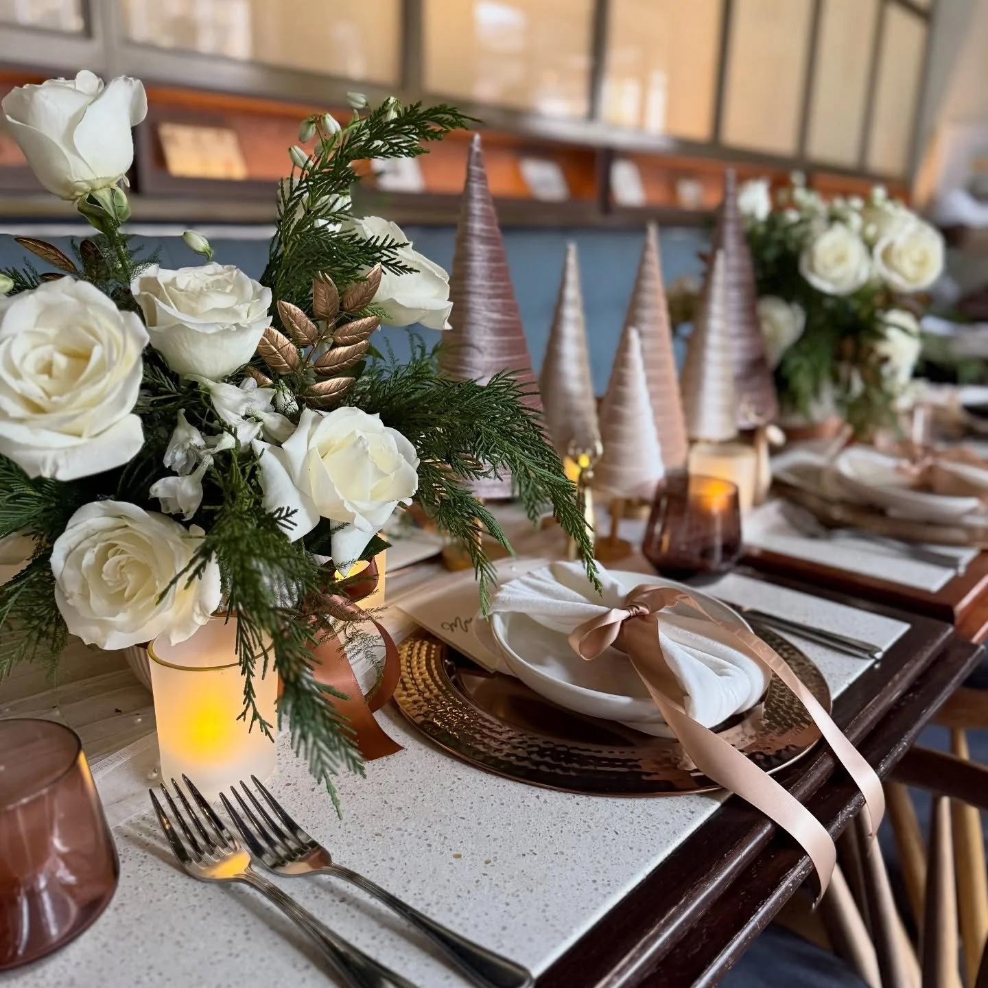 A table doesn&rsquo;t need to be loud to feel special.

This brunch was designed to feel warm, thoughtful, and quietly festive: neutral layers, soft metallics, and details that invite friends to linger a little longer.

Styling isn&rsquo;t always abo