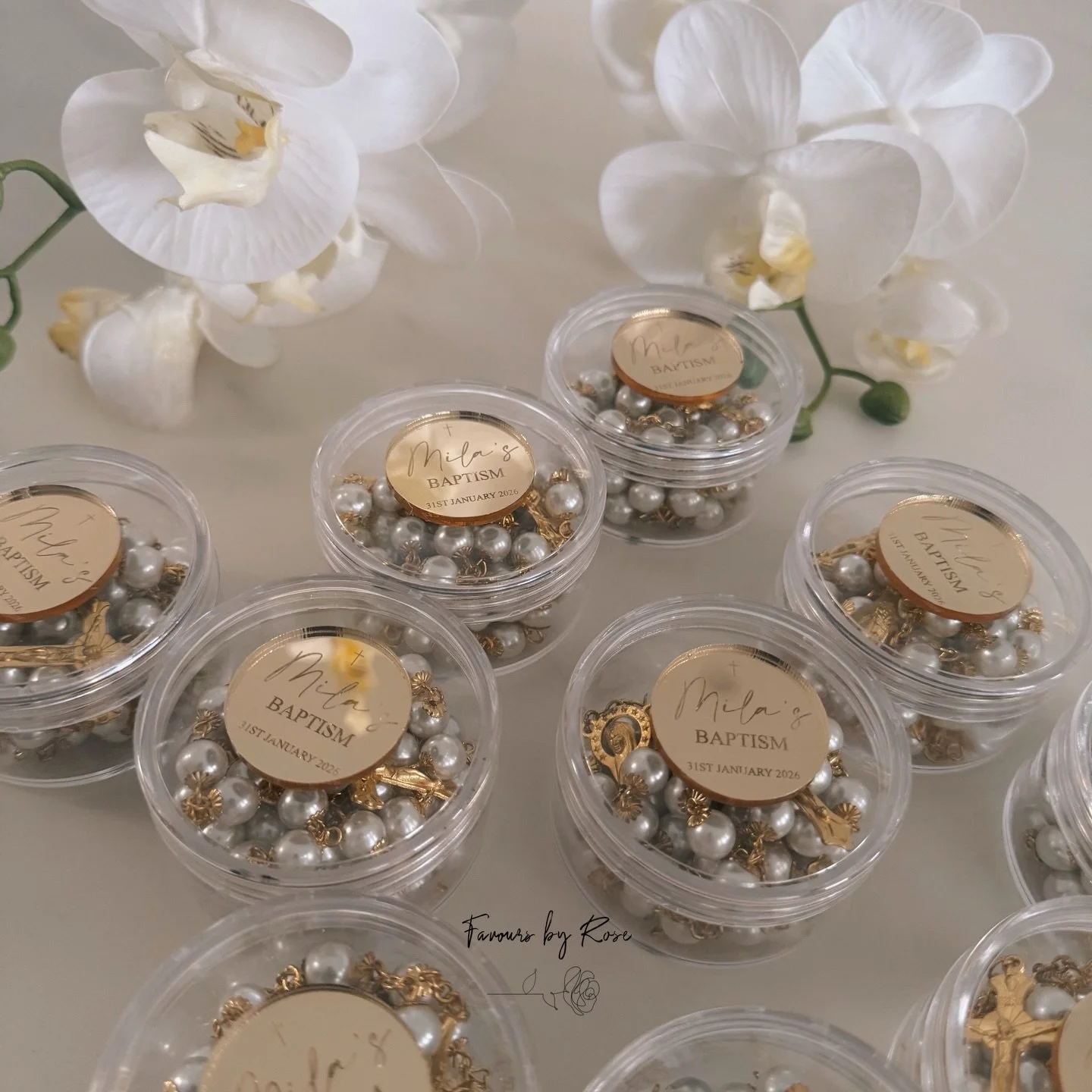 These full size Pearl Rosary favours are so elegant. They are presented in an acrylic round case with a customised tag. Perfect for any occasion. @favoursbyrose 

DM for custom orders and enquiries.

#rosary #rosaryfavours #newborn #favours #bombonie