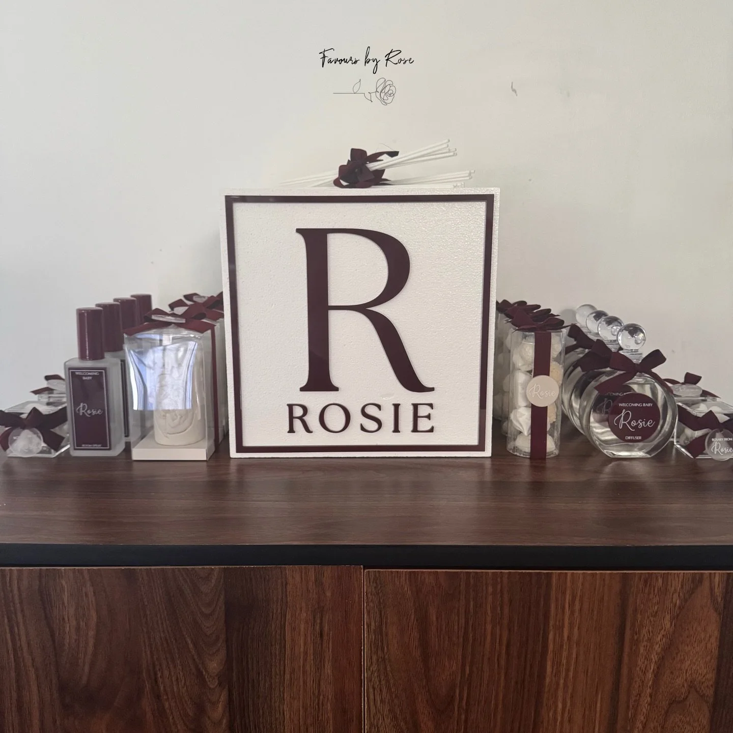 Rosie 🤍 @favoursbyrose

DM for custom orders and enquiries. 

#baby #birthday #newborn #newbornarrangement #newbornsetup