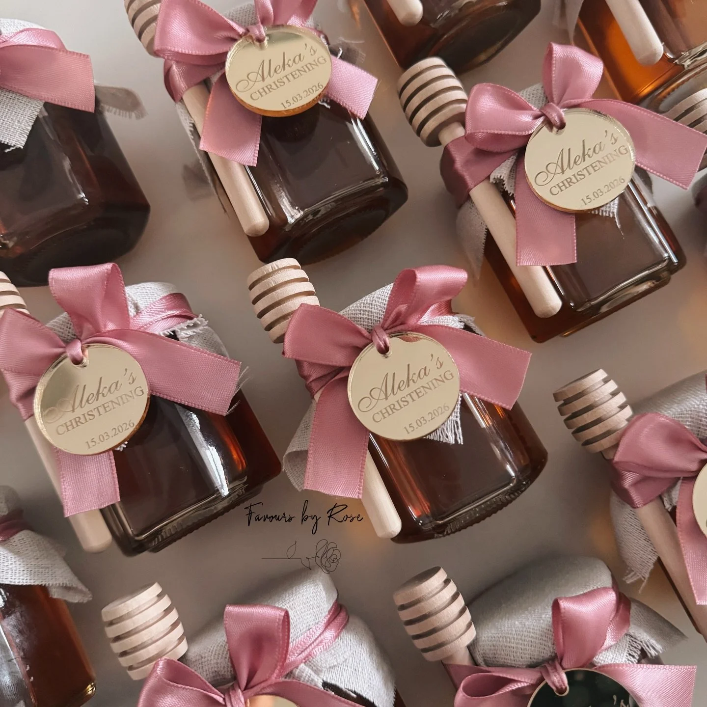 🍯🐝 our custom honey jars are perfect for any occasion @favoursbyrose

DM for custom orders and enquiries. 

#baby #birthday #newborn #newbornarrangement #newbornsetup