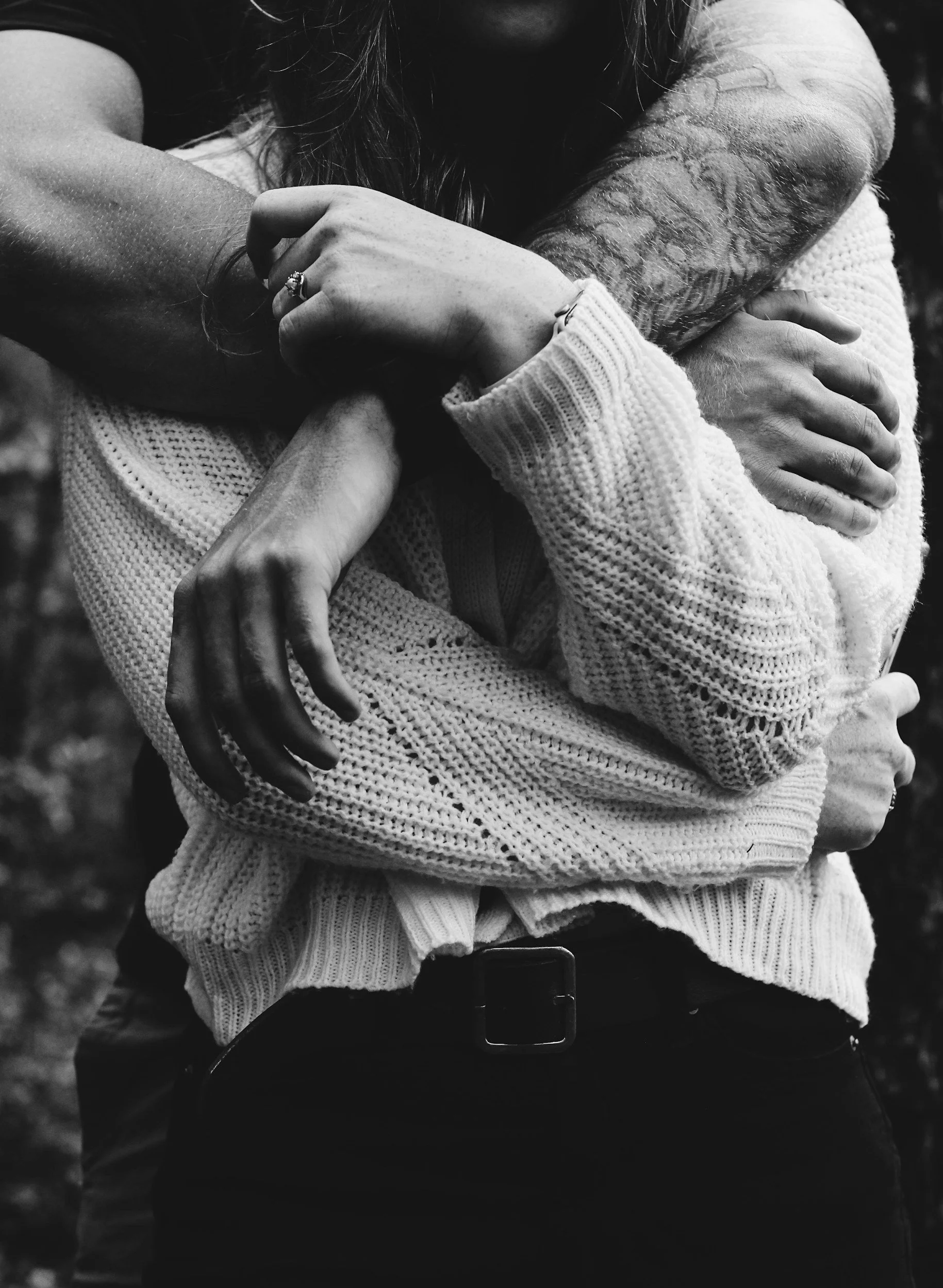 image of two adults embracing and being patient with each other in order to decrease anxiety in relationships with an anxiety therapist in los angeles, ca