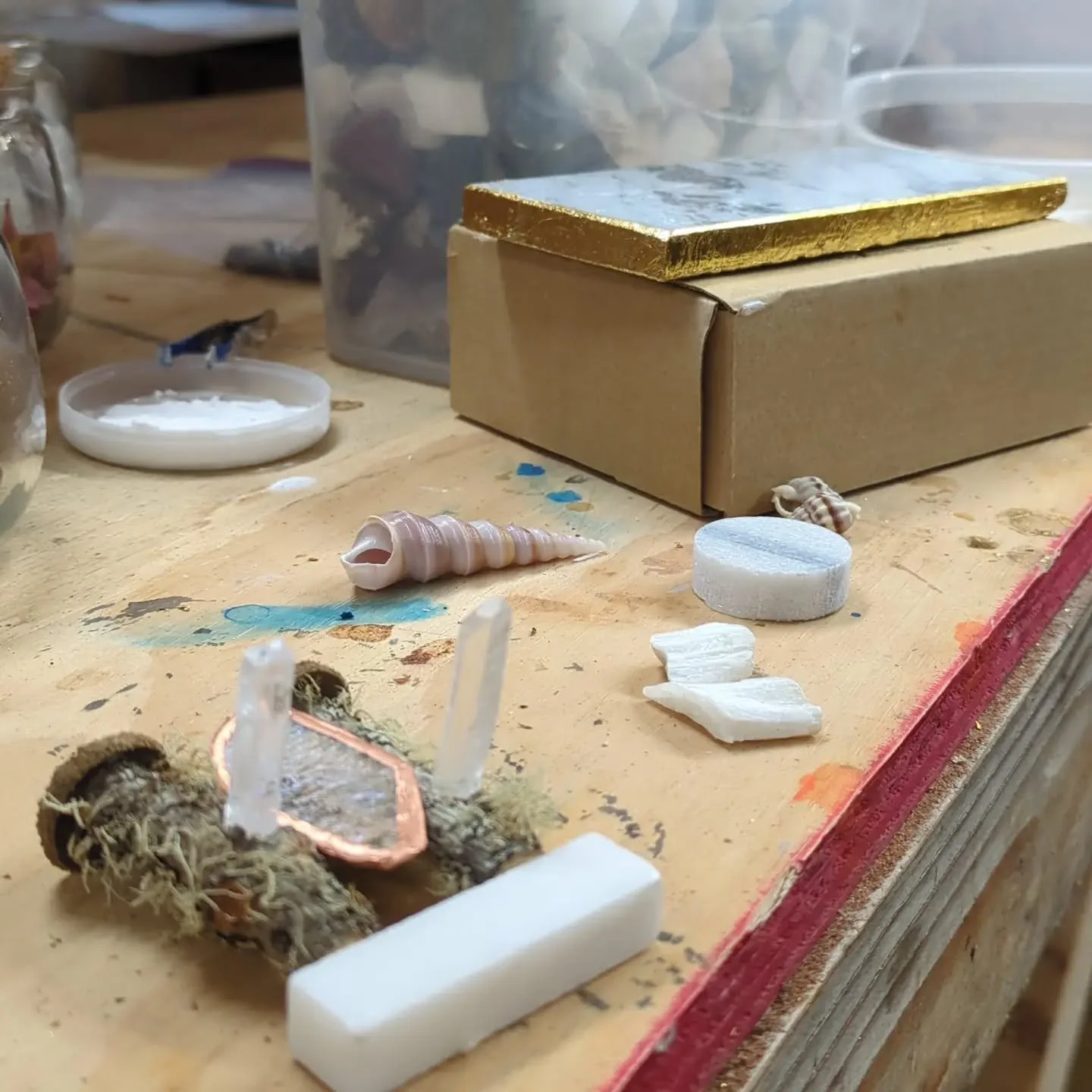 Almost done with my Fay throne gift for this evening's full moon.  If you know me well enough to have my phone number, feel free to check in to join me for some Whimsy in Eugene