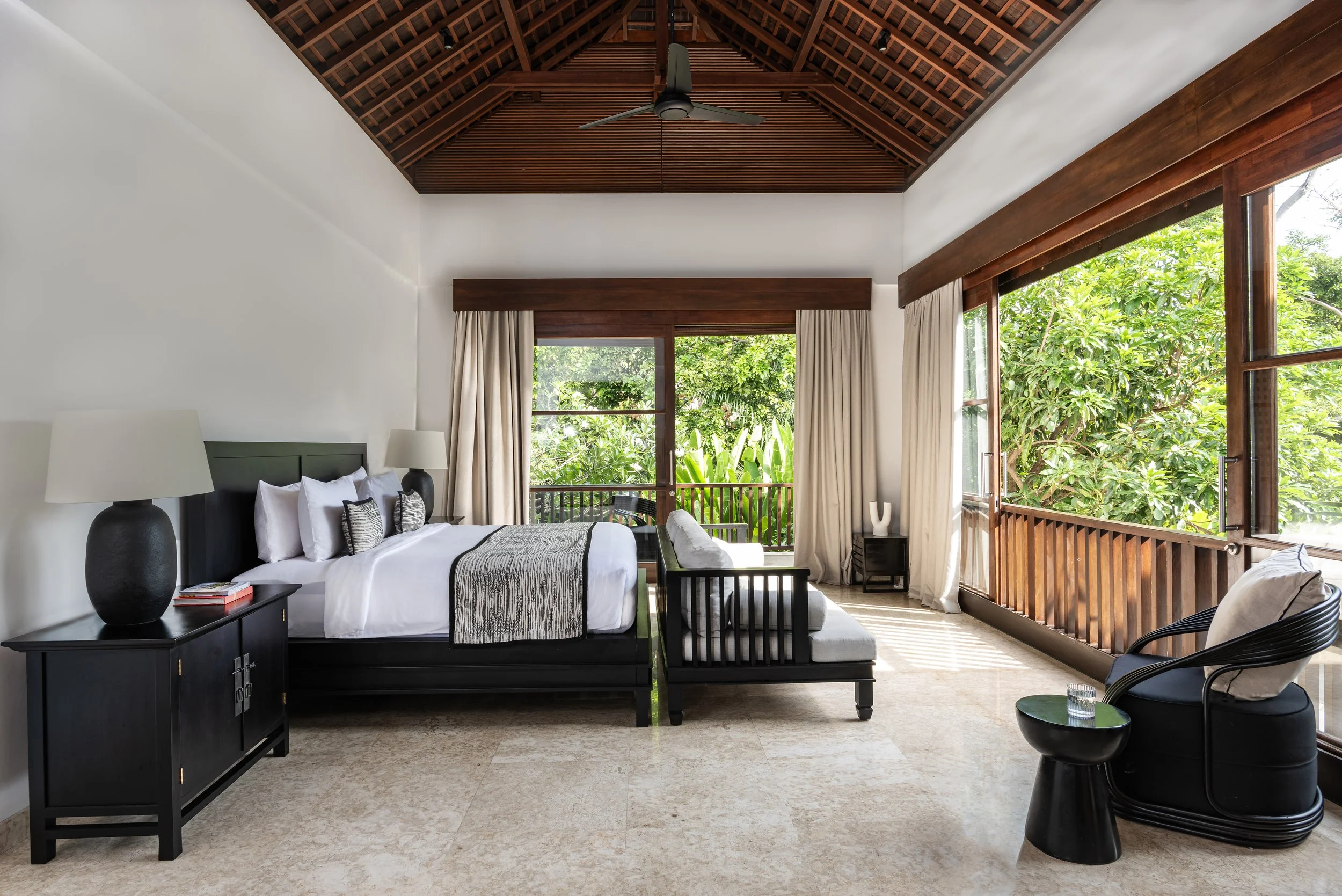 VillaAmaraPradi_09_Bedroom 1.jpg