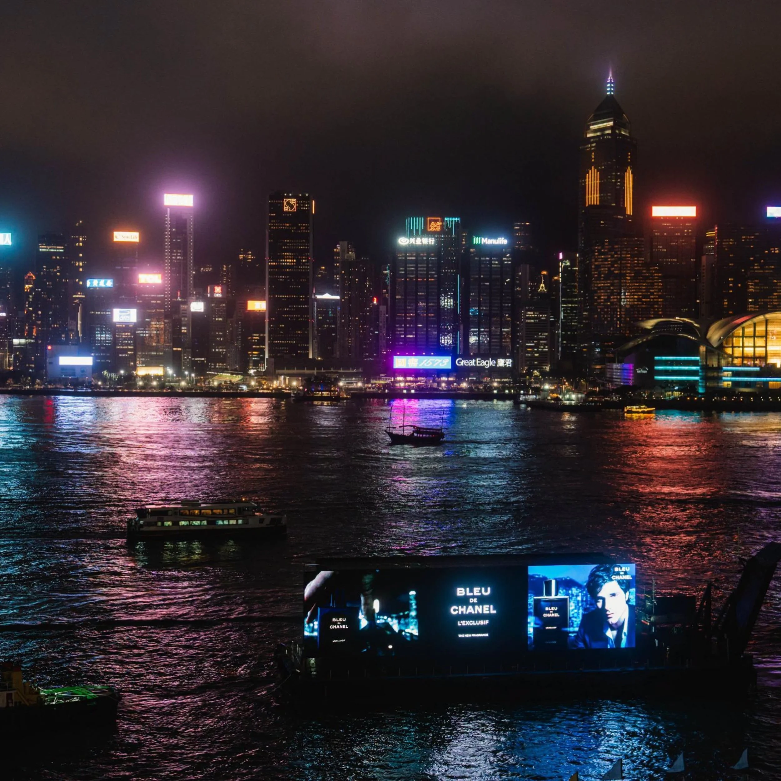 Bleu de Chanel Floating Cinema.png