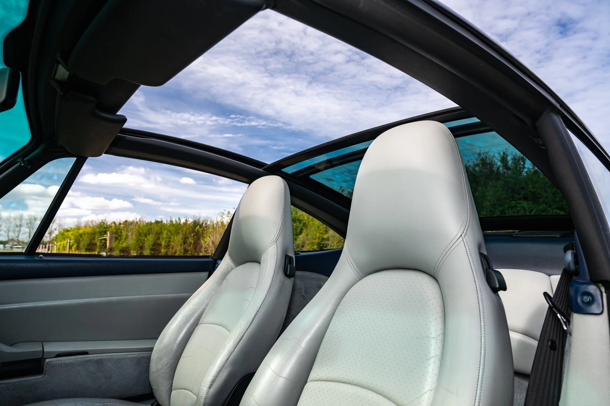 Porsche_993_Targa_interior-25.jpg