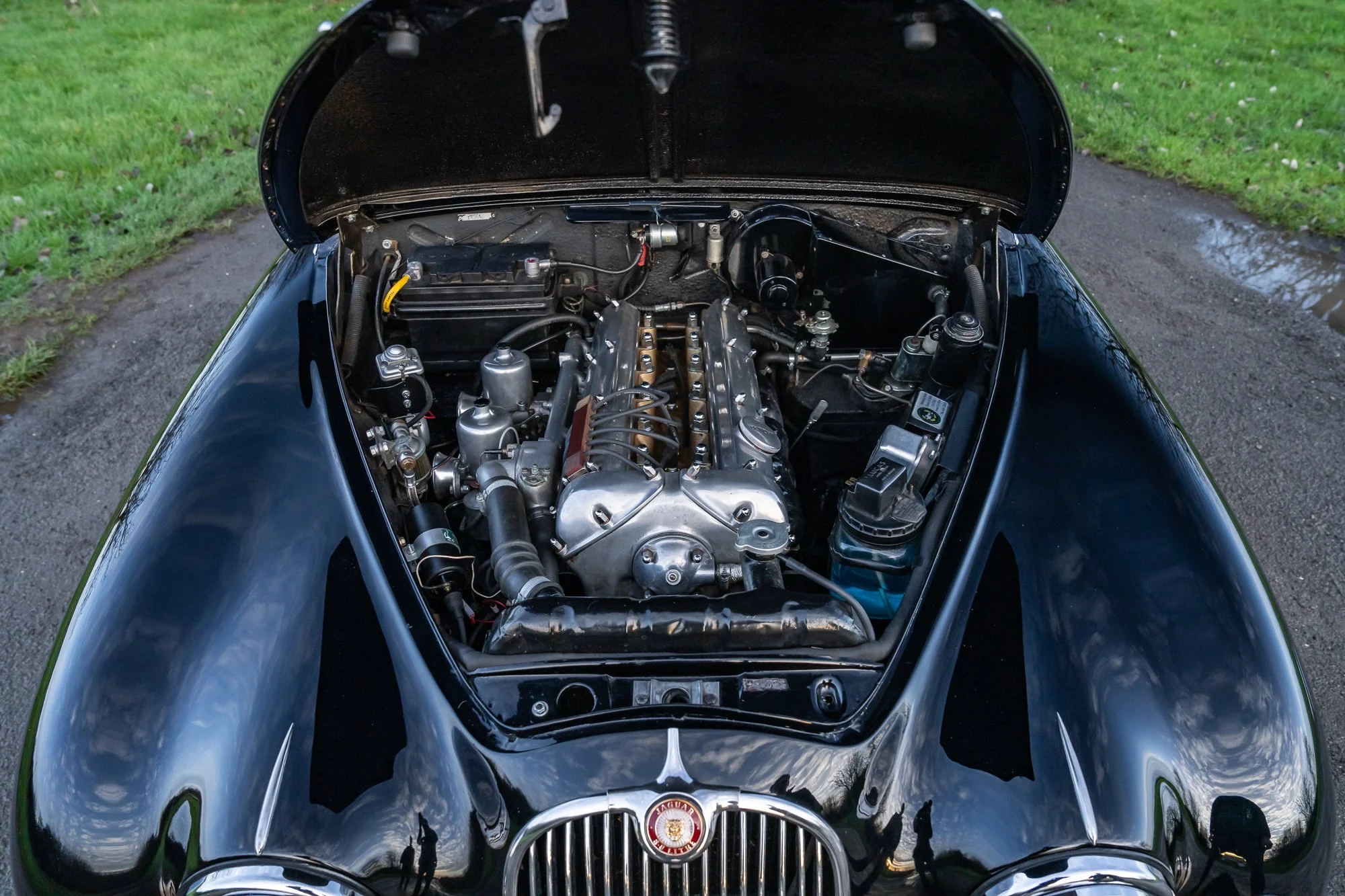 Jaguar_Mk2_4.3_engine-1.jpg