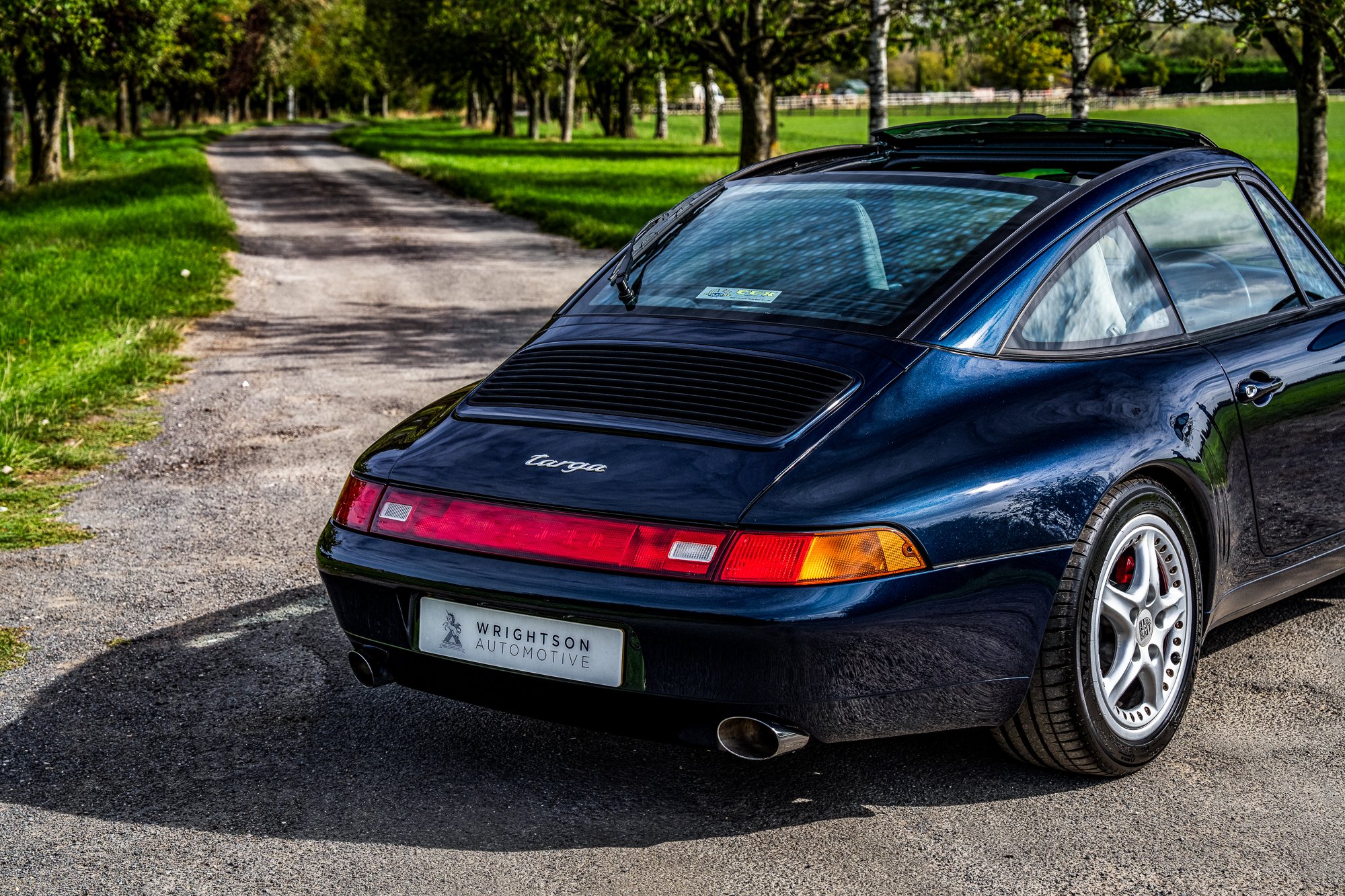 Porsche_993_Targa_exterior-2.jpg