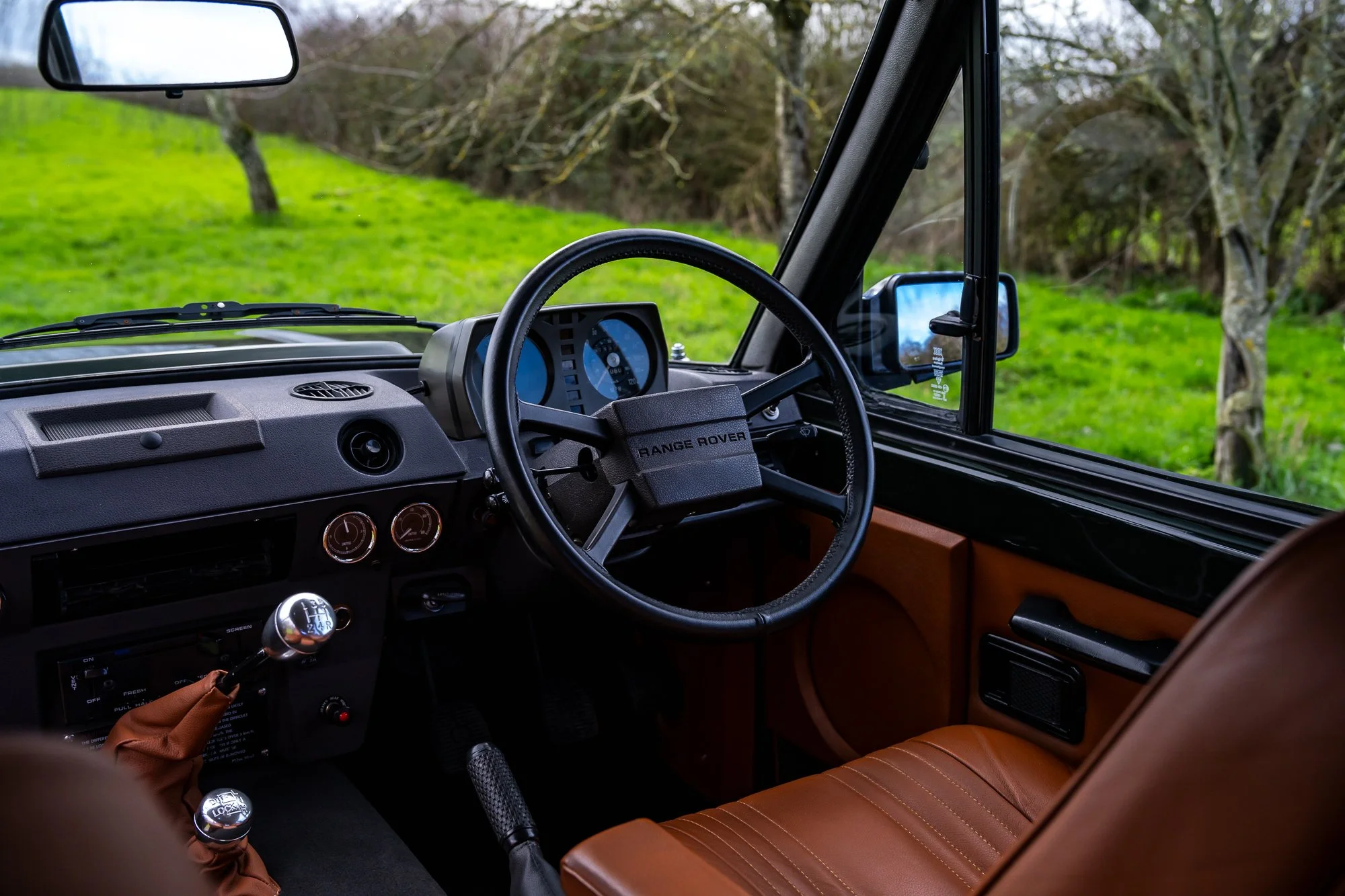 Range Rover V8_interior-15.jpg