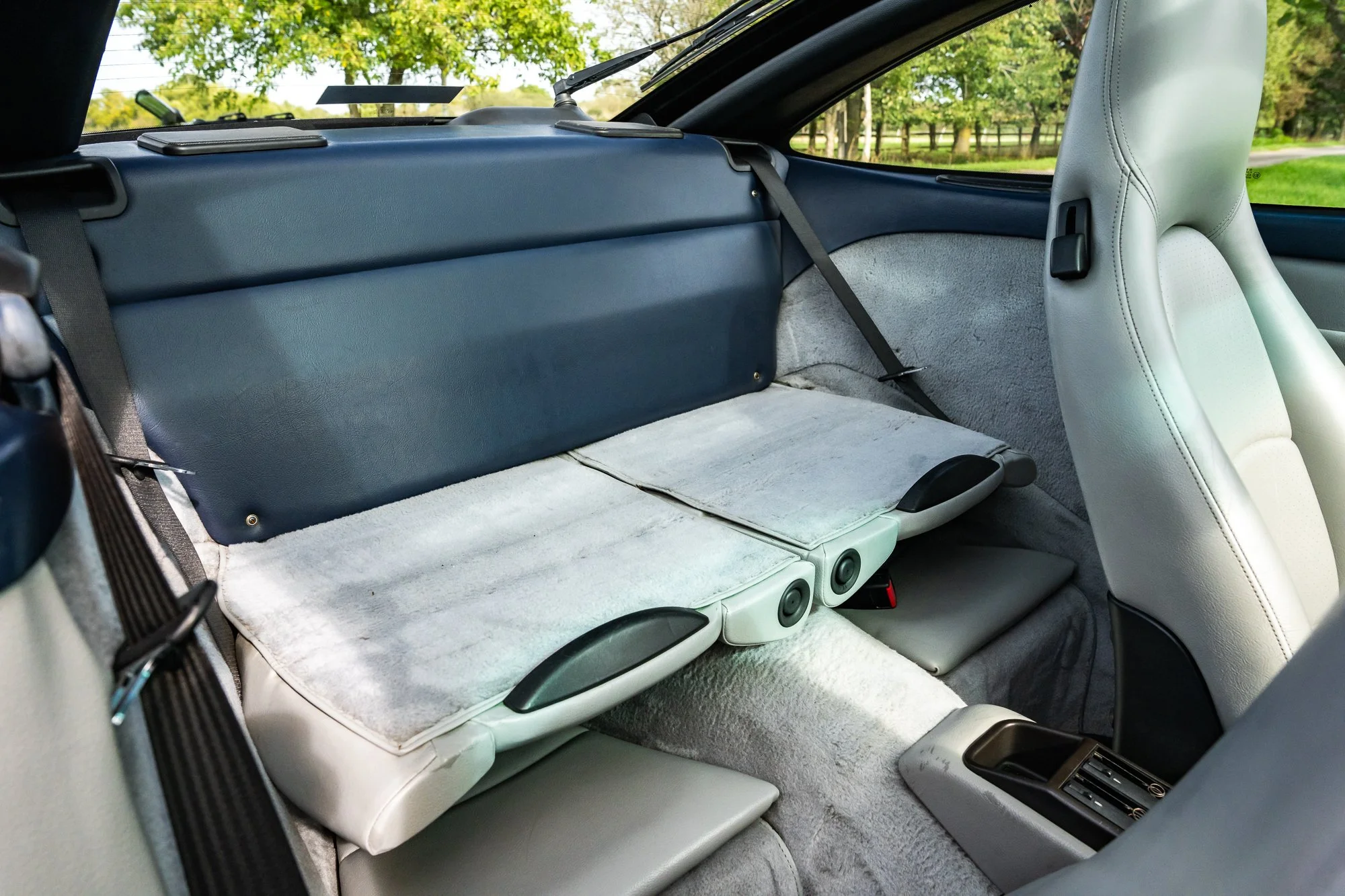 Porsche_993_Targa_interior-21.jpg
