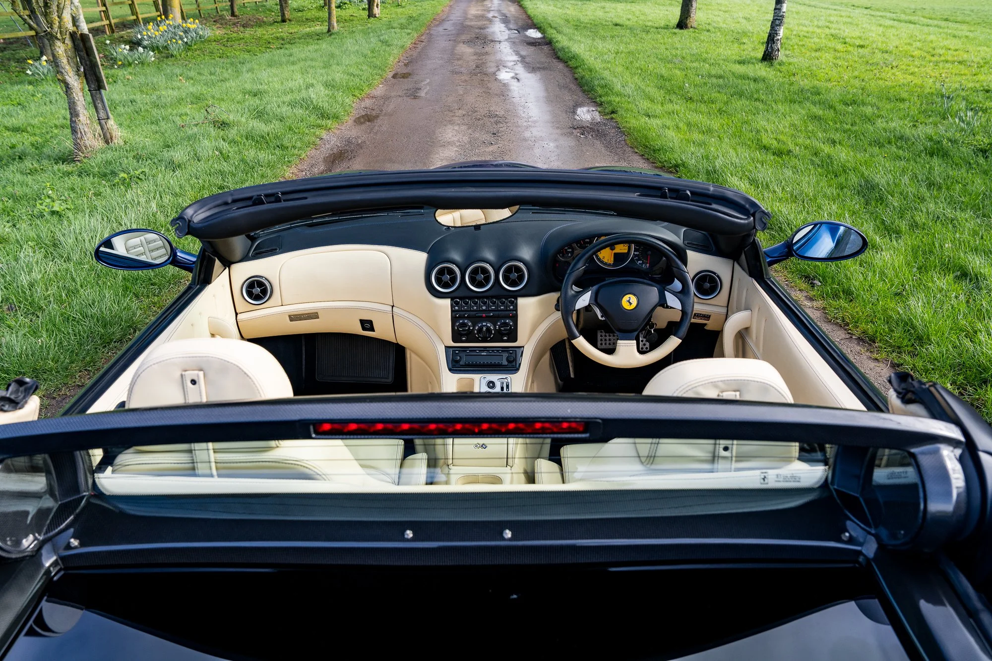 Ferrari_Superamerica_interior-33.jpg