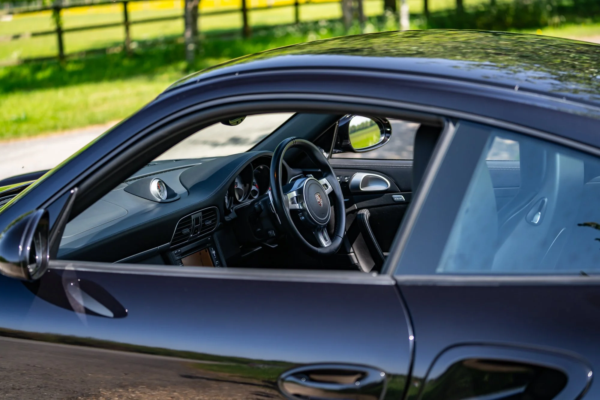 Porsche_911_Turbo S_interior-15.jpg