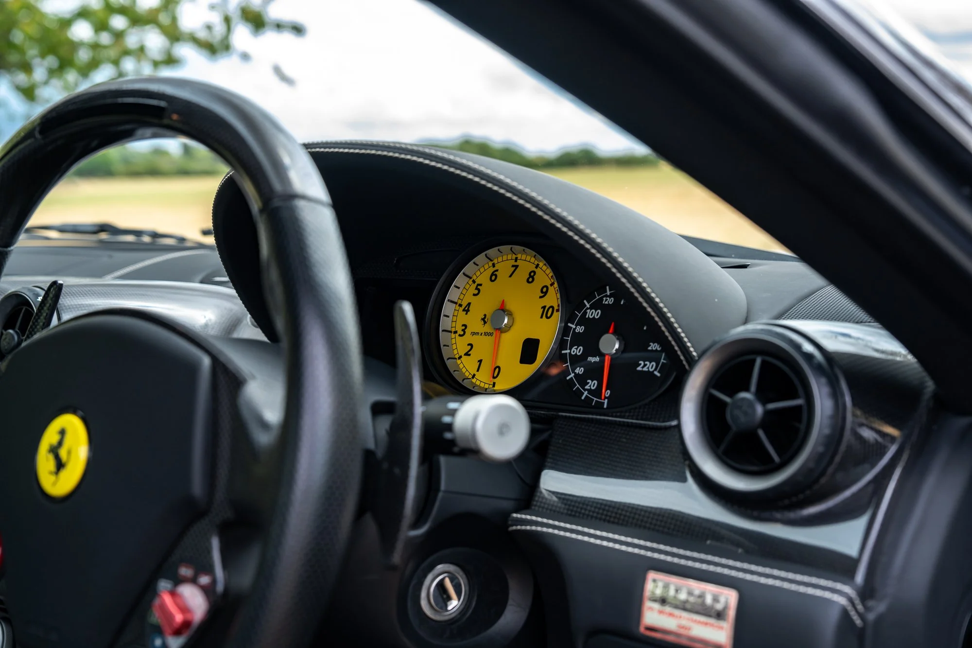 Ferrari_599_GTB_interior-9.jpg