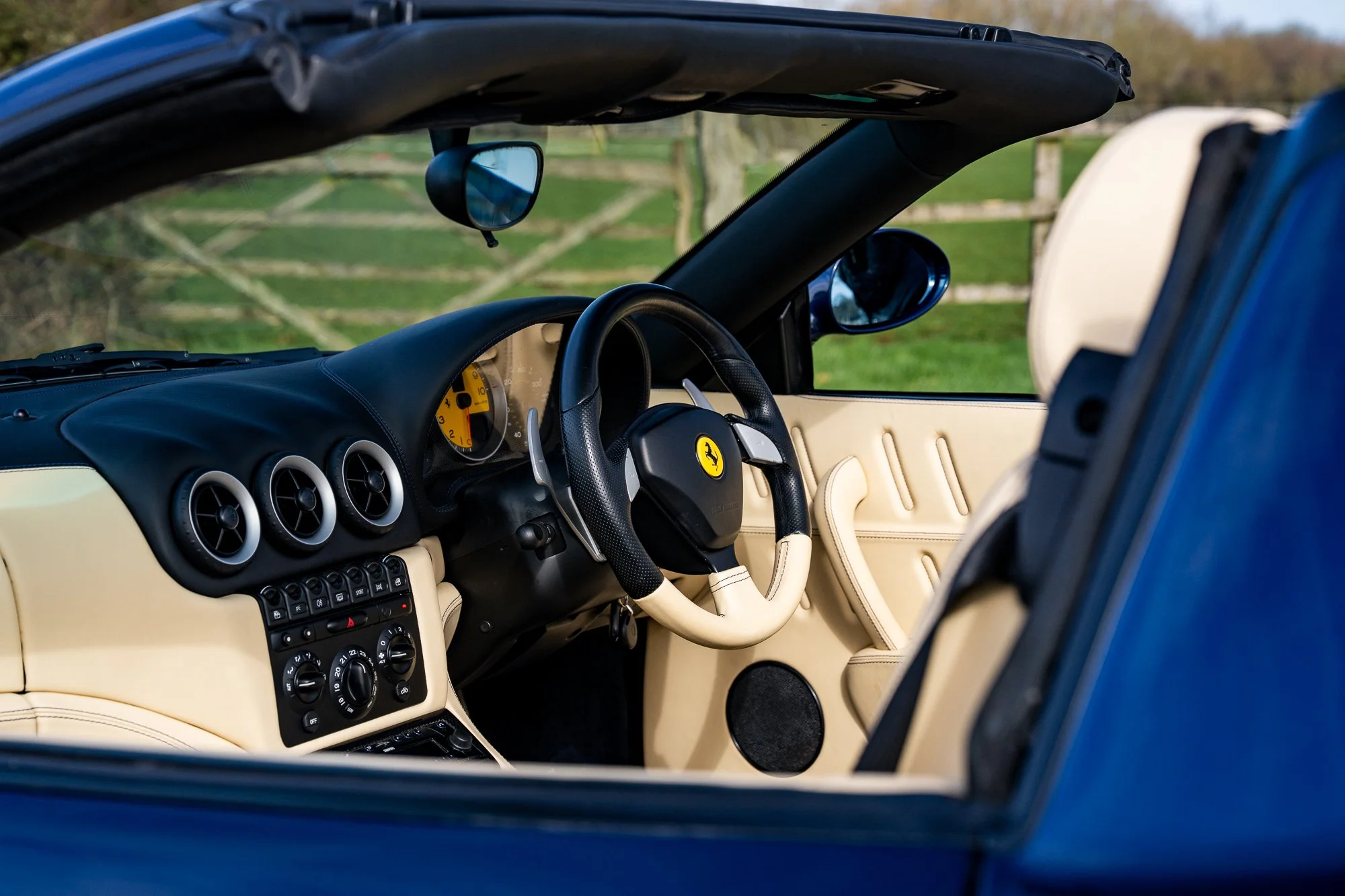 Ferrari_Superamerica_interior-35.jpg
