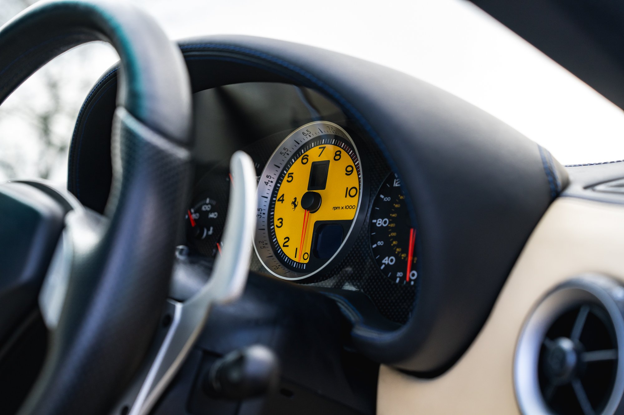 Ferrari_Superamerica_interior-10.jpg