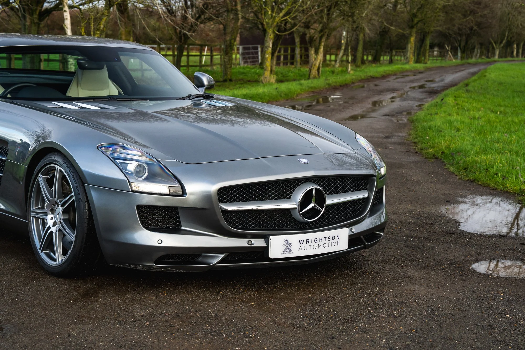 Mercedes-Benz_SLS_AMG_exterior-17.jpg