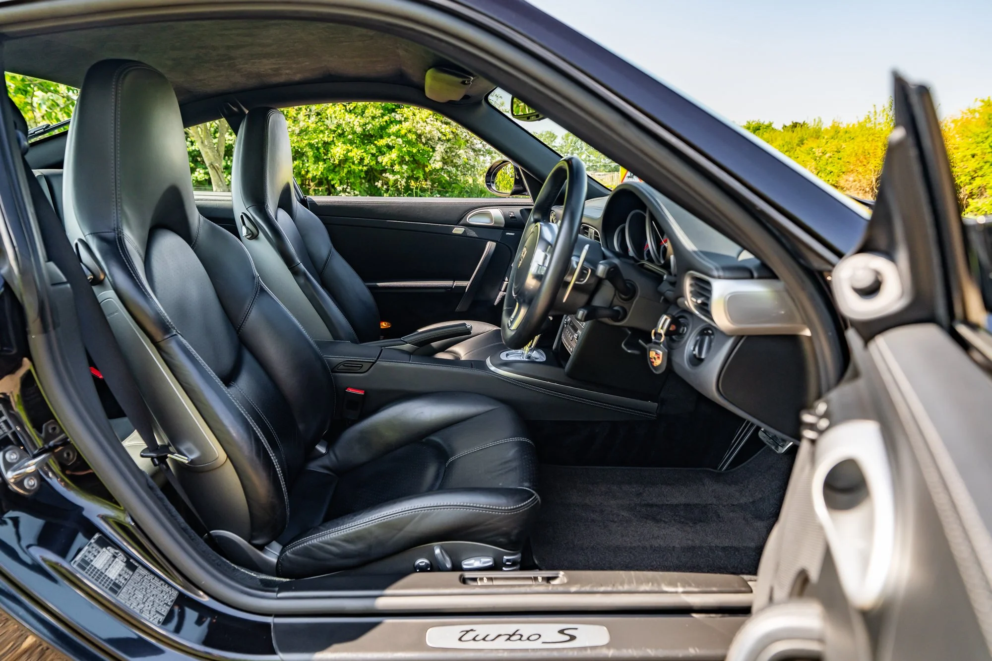 Porsche_911_Turbo S_interior-5.jpg