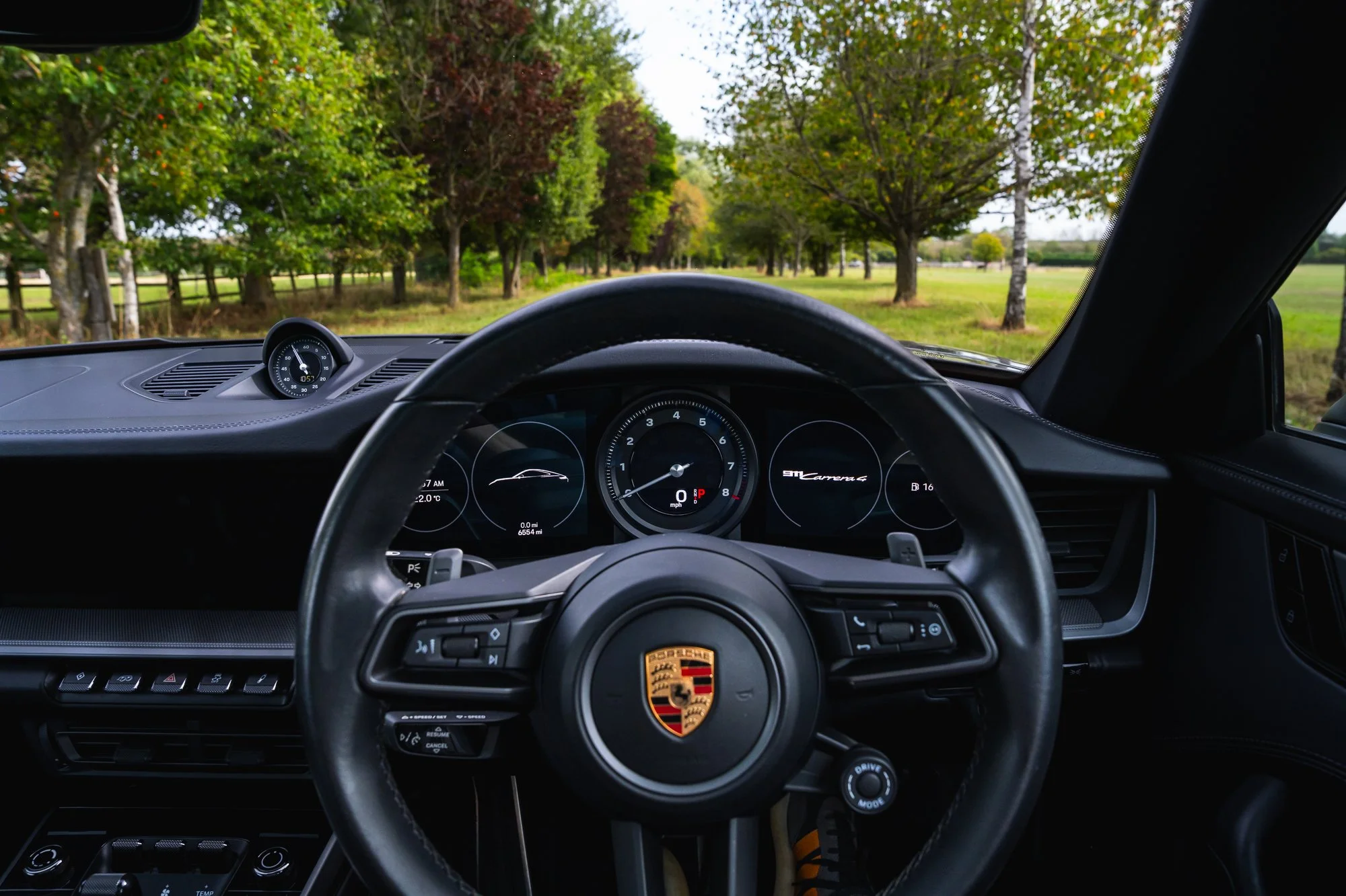 Porsche_911_Carrera_4_interior-28.jpg