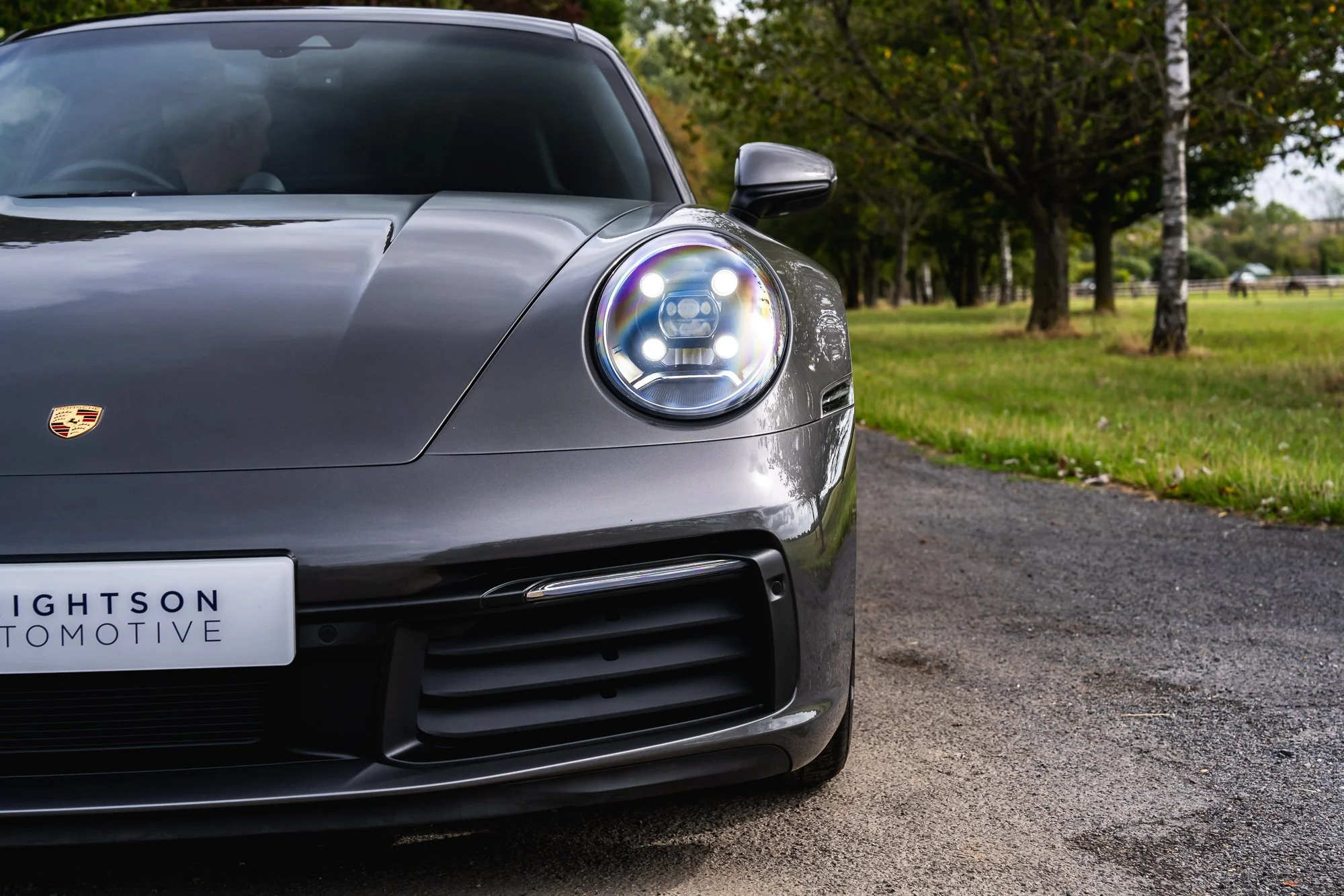 Porsche_911_Carrera_4_exterior-9.jpg