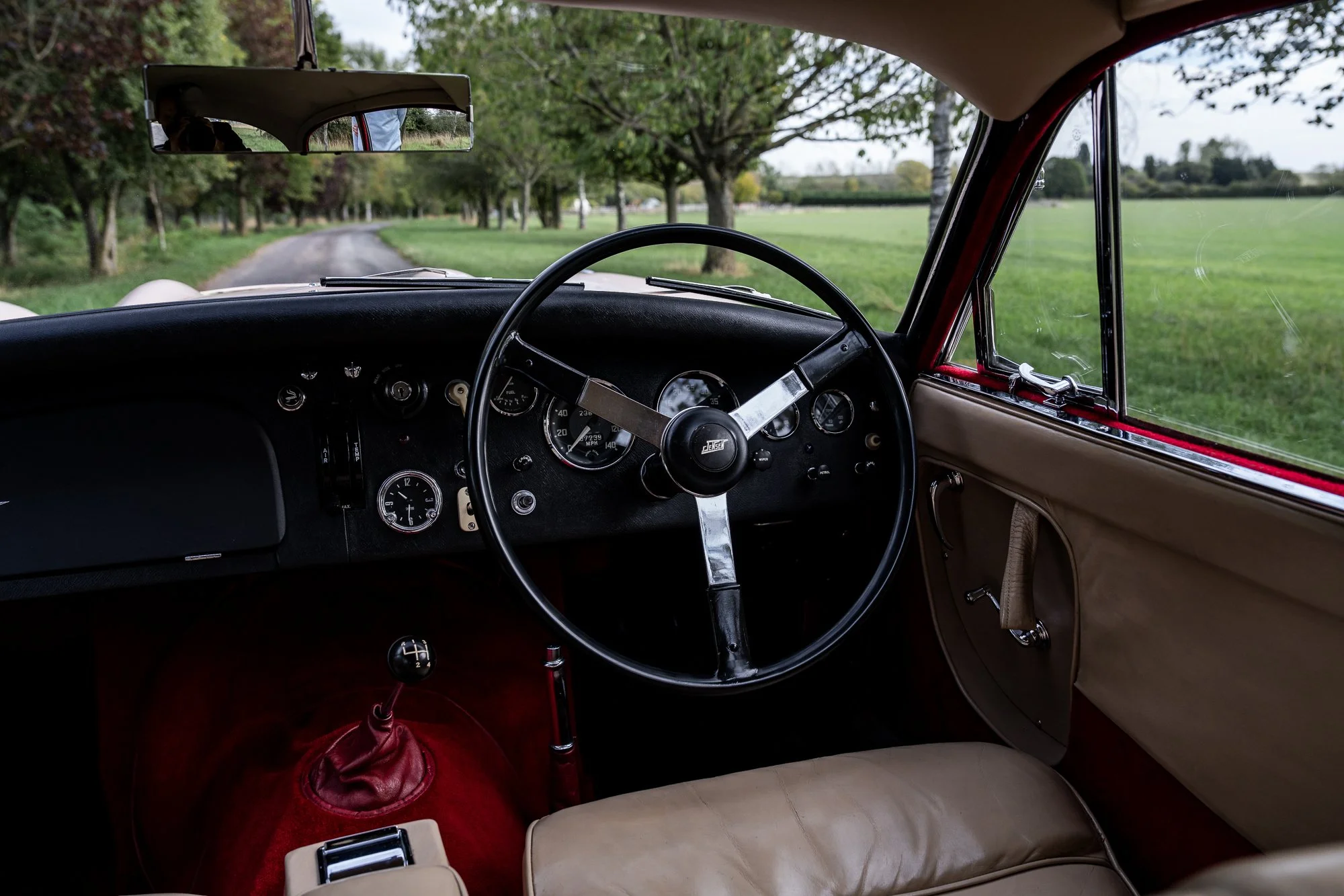 Jensen_541R_interior-31.jpg
