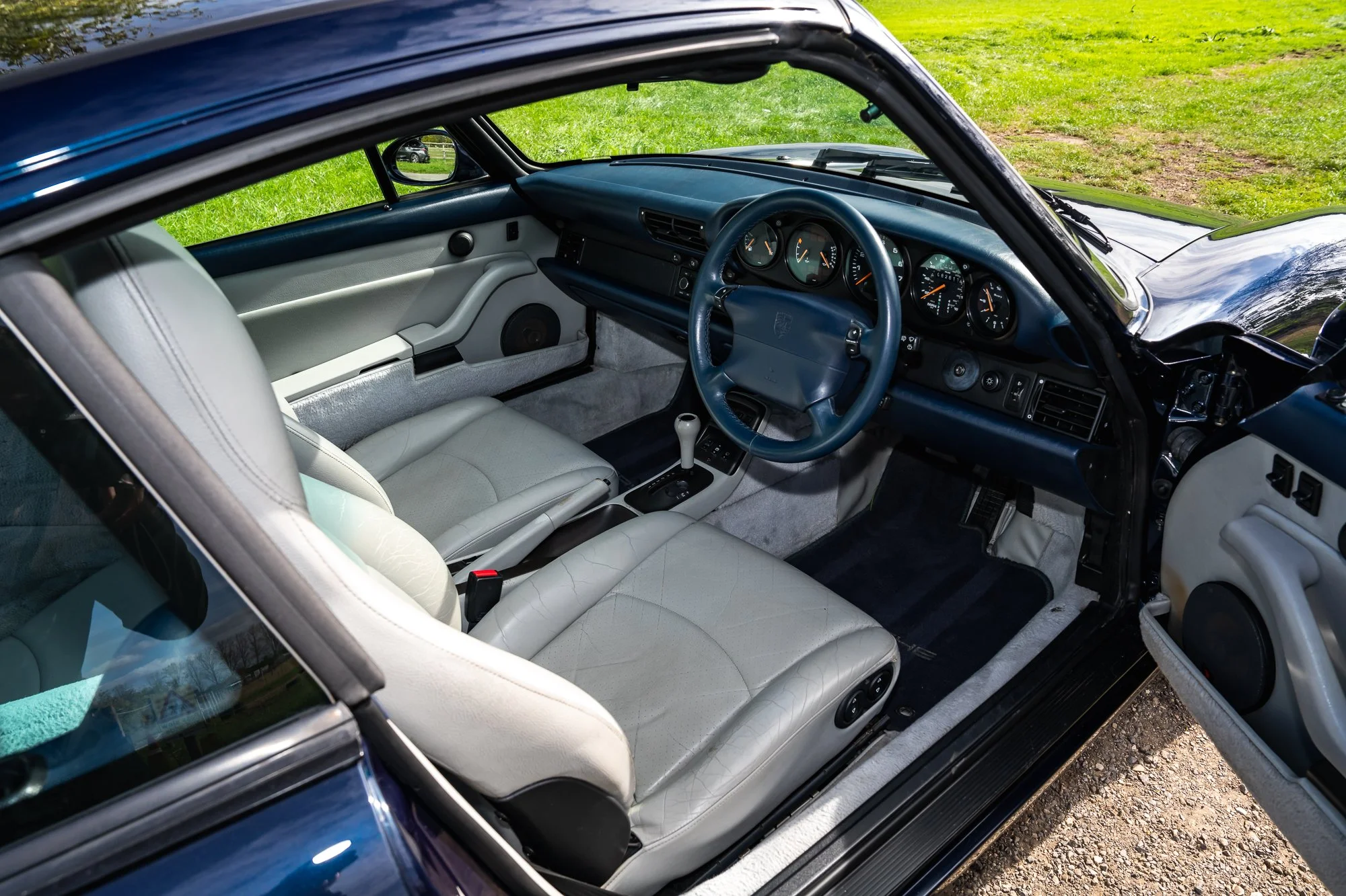 Porsche_993_Targa_interior-7.jpg