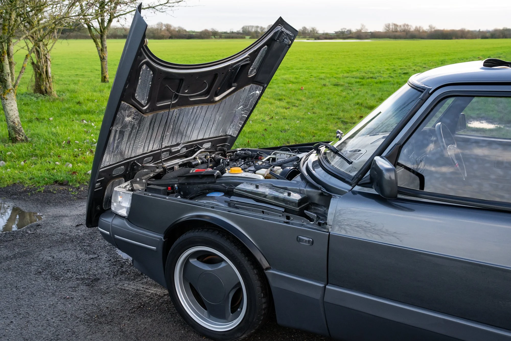 Saab_900_Turbo_engine-9.jpg