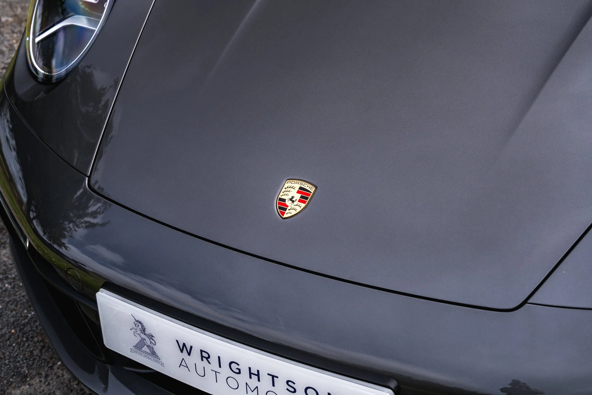 Porsche_911_Carrera_4_exterior-1.jpg