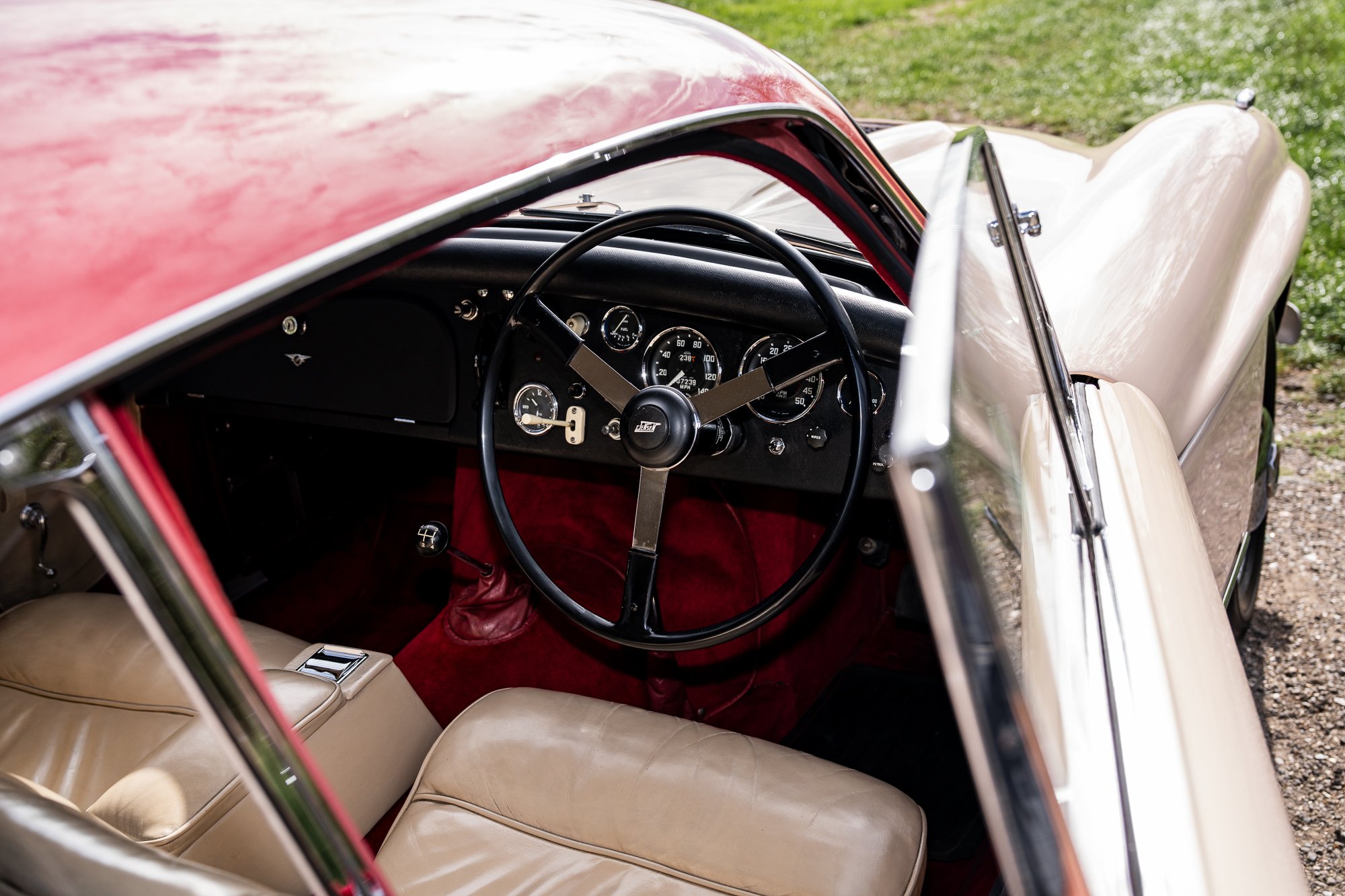Jensen_541R_interior-25.jpg