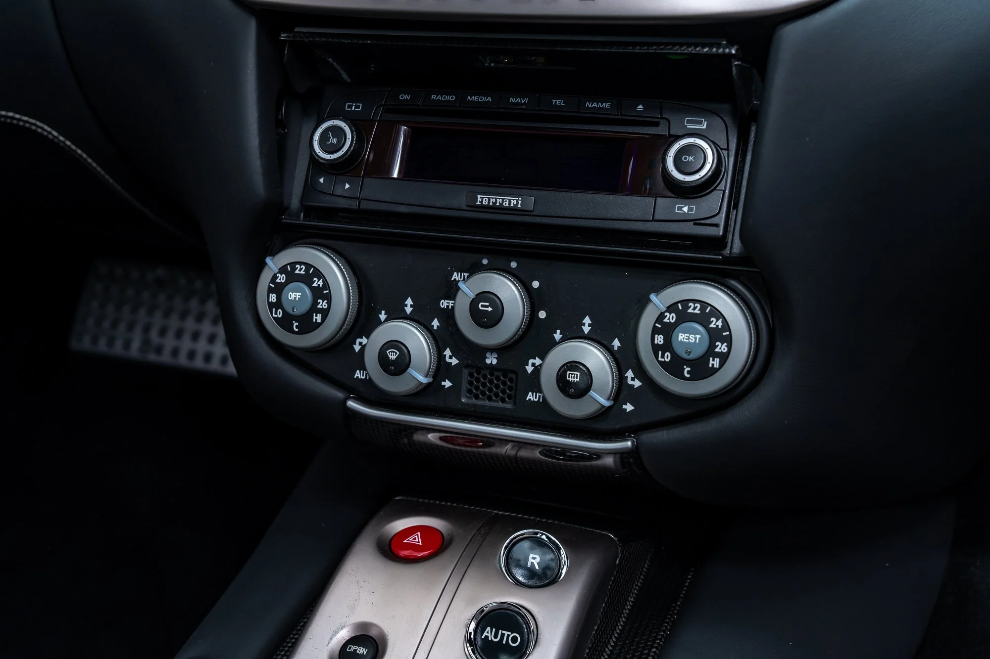 Ferrari_599_GTB_interior-25.jpg