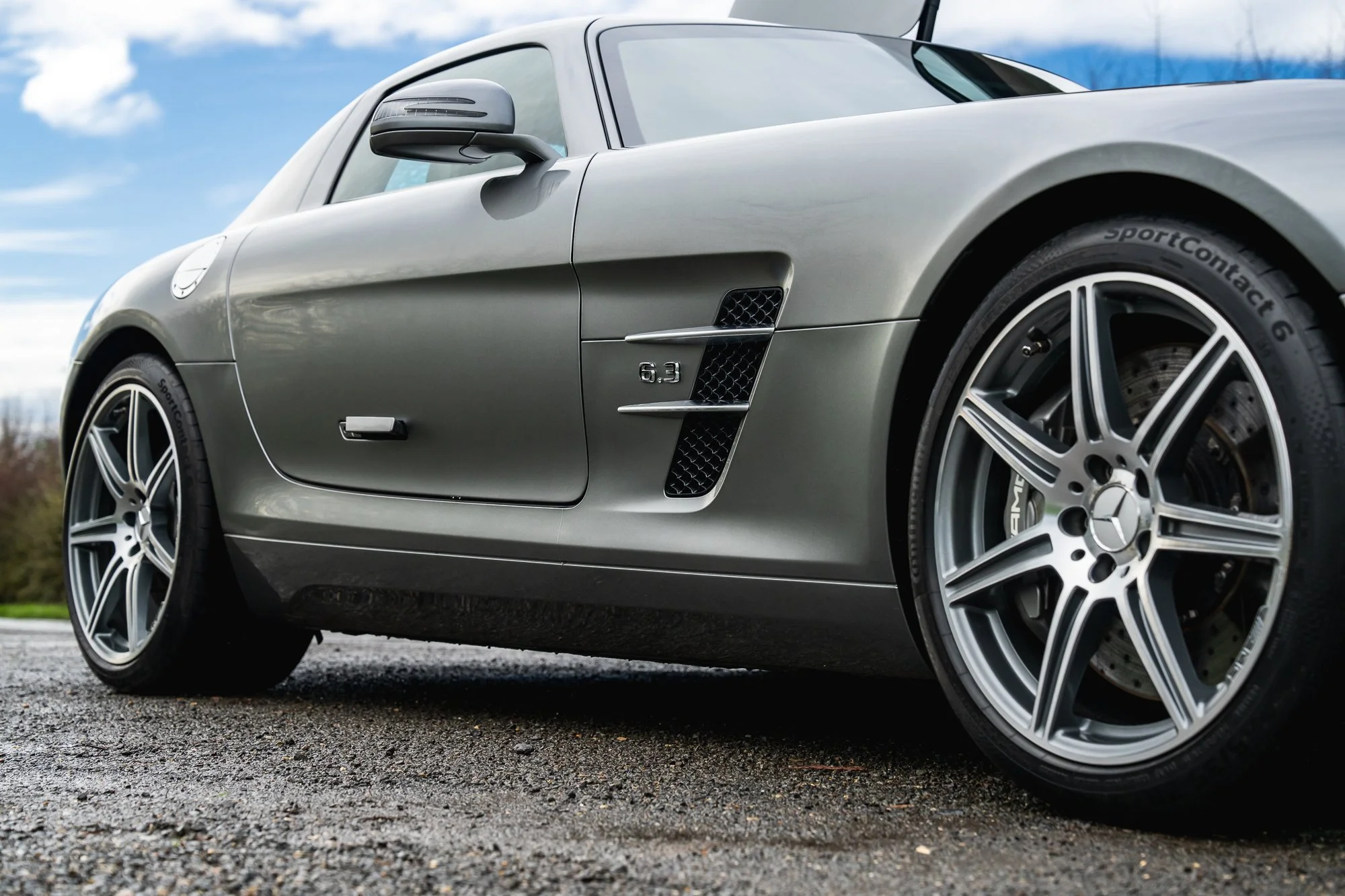 Mercedes-Benz_SLS_AMG_exterior-6.jpg