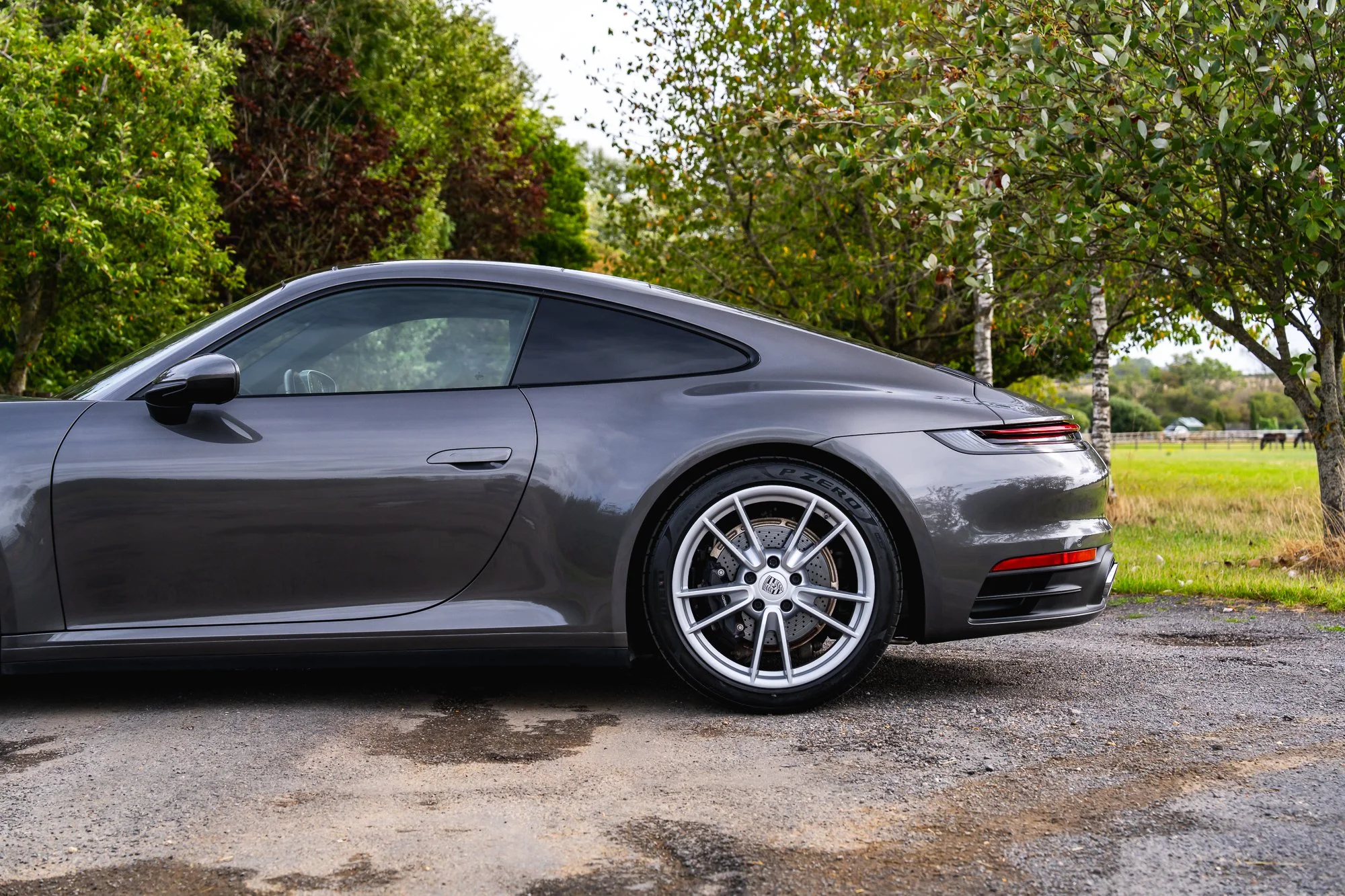 Porsche_911_Carrera_4_exterior-29.jpg