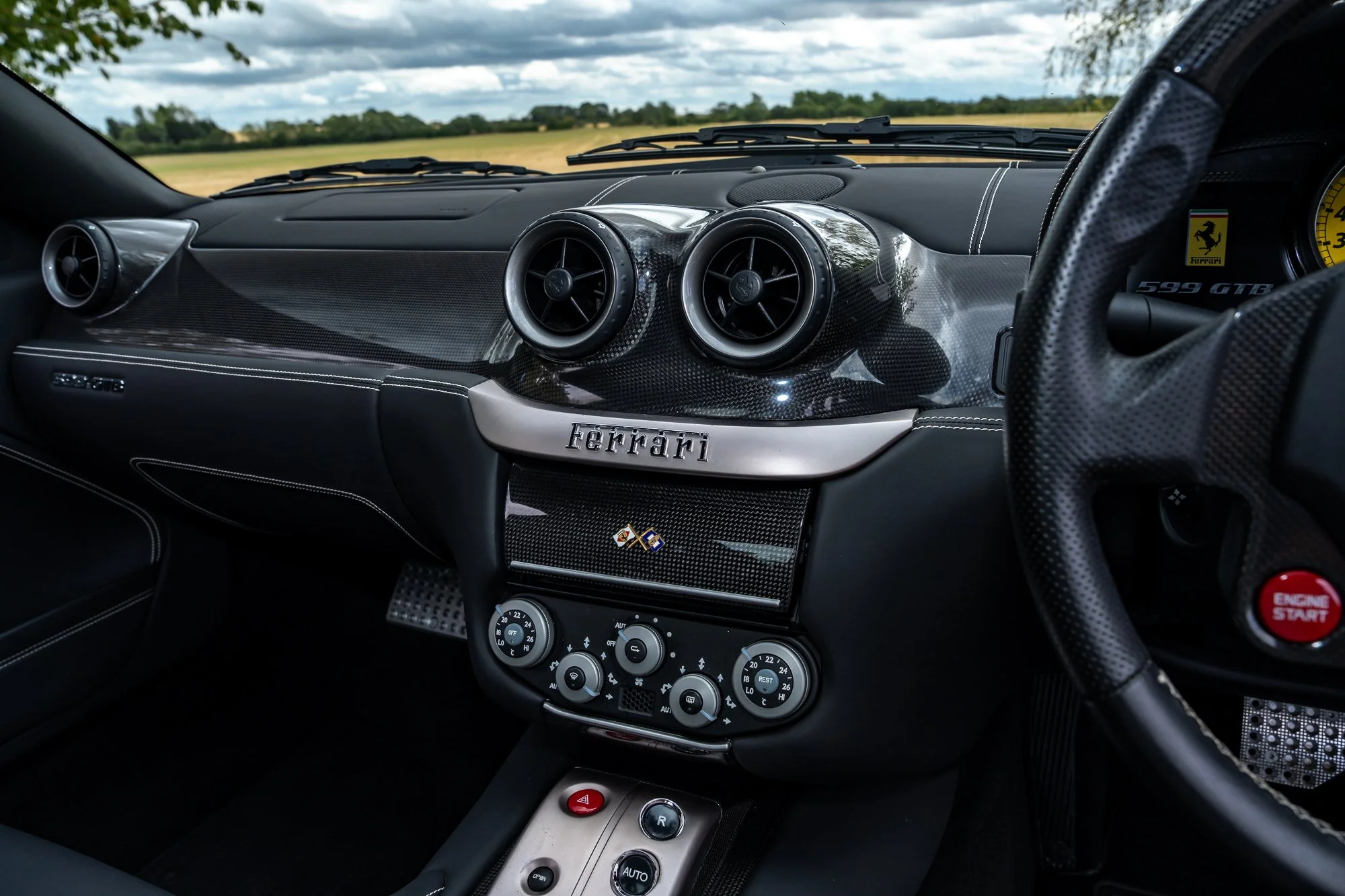 Ferrari_599_GTB_interior-23.jpg