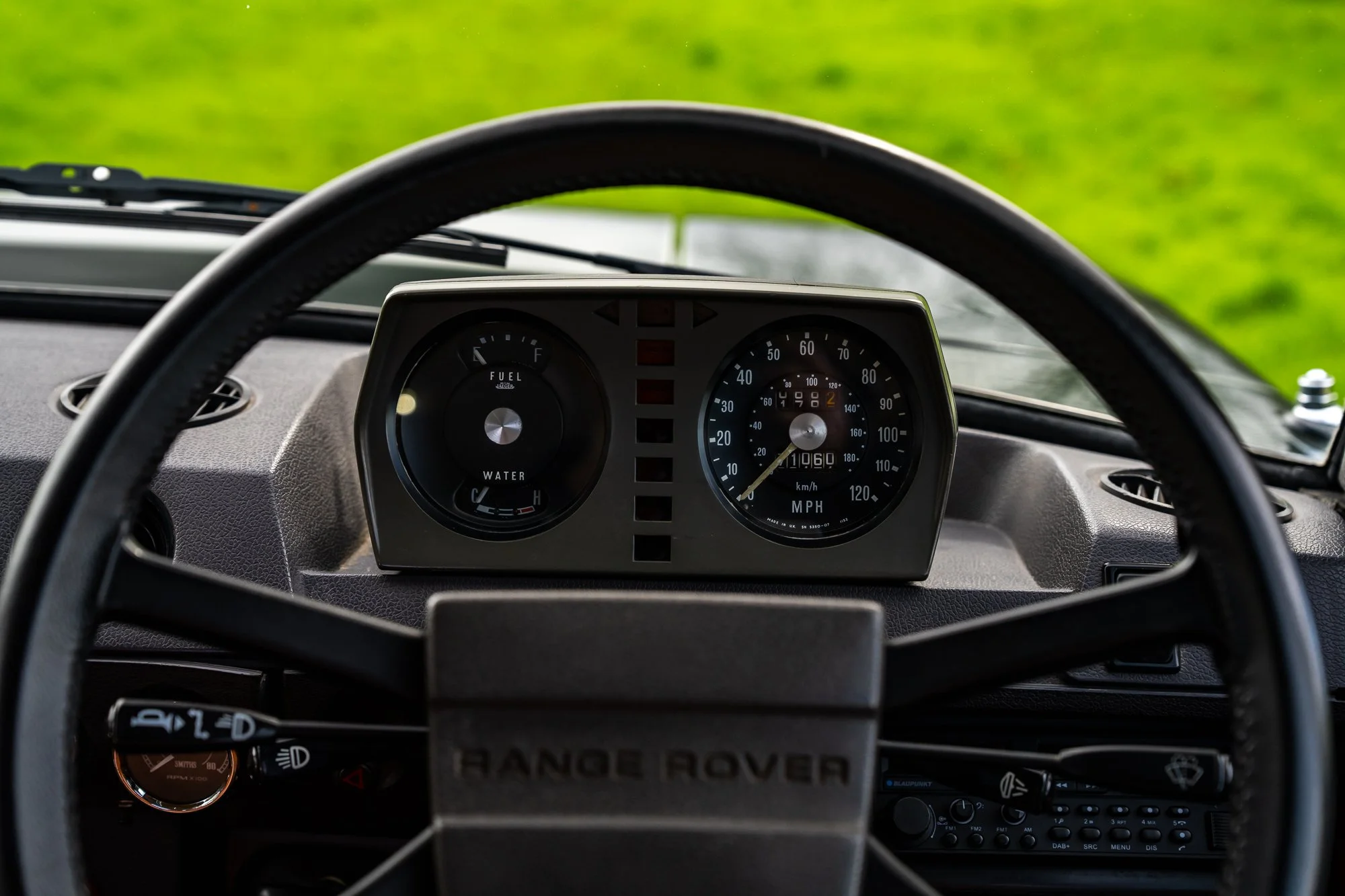 Range Rover V8_interior-9.jpg