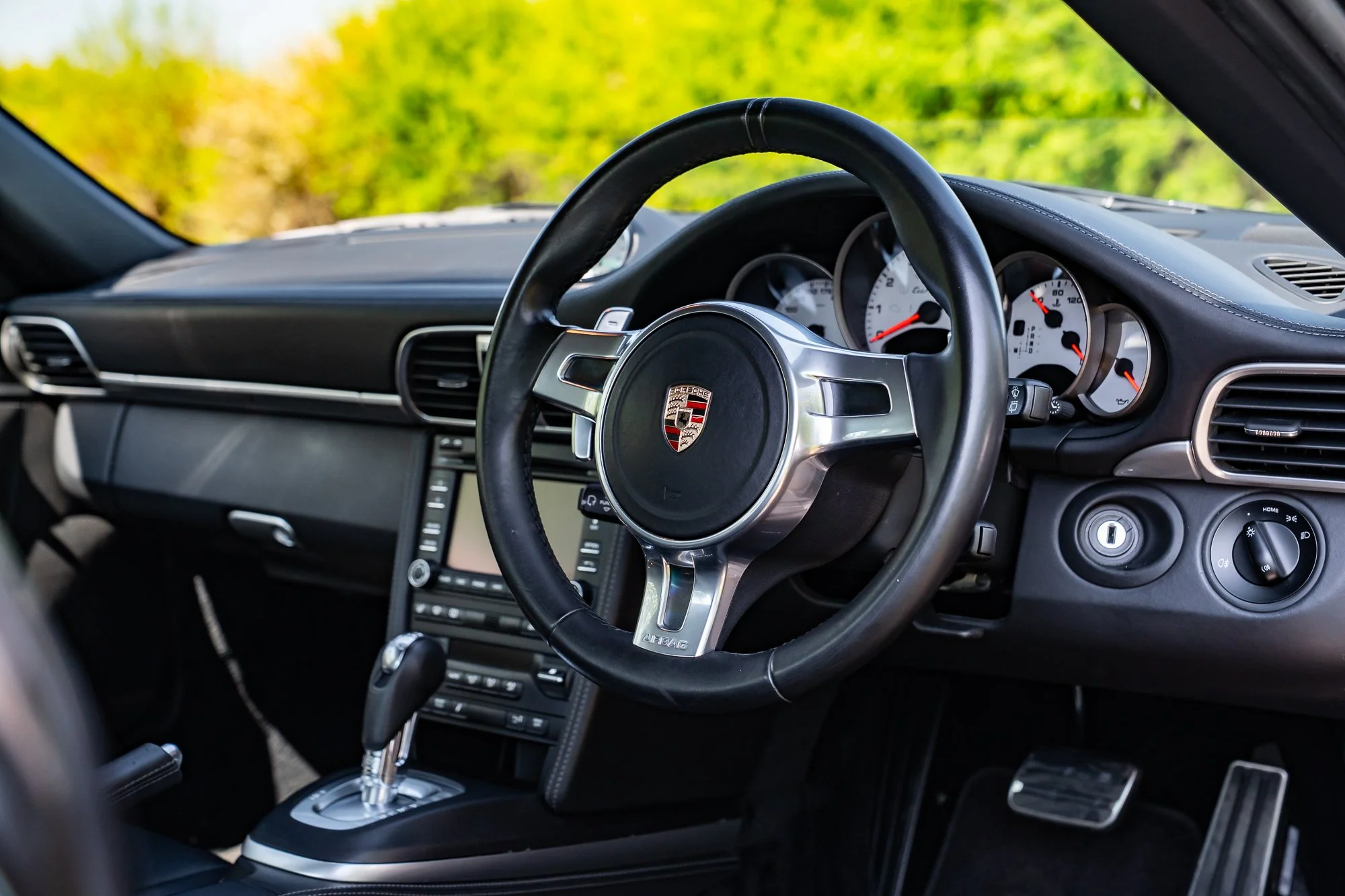 Porsche_911_Turbo S_interior-26.jpg
