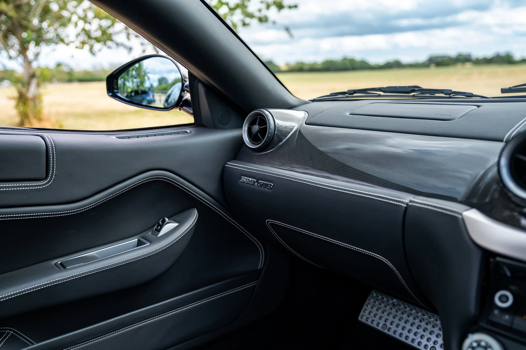 Ferrari_599_GTB_interior-32.jpg