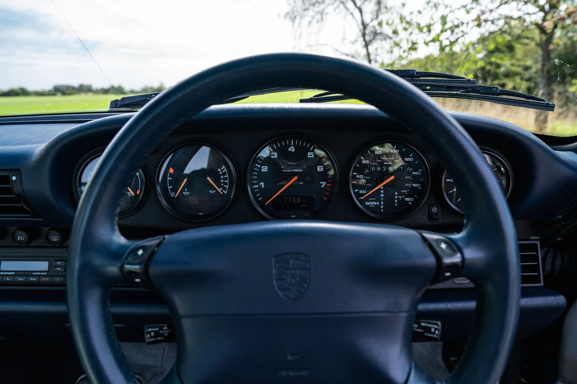 Porsche_993_Targa_interior-13.jpg