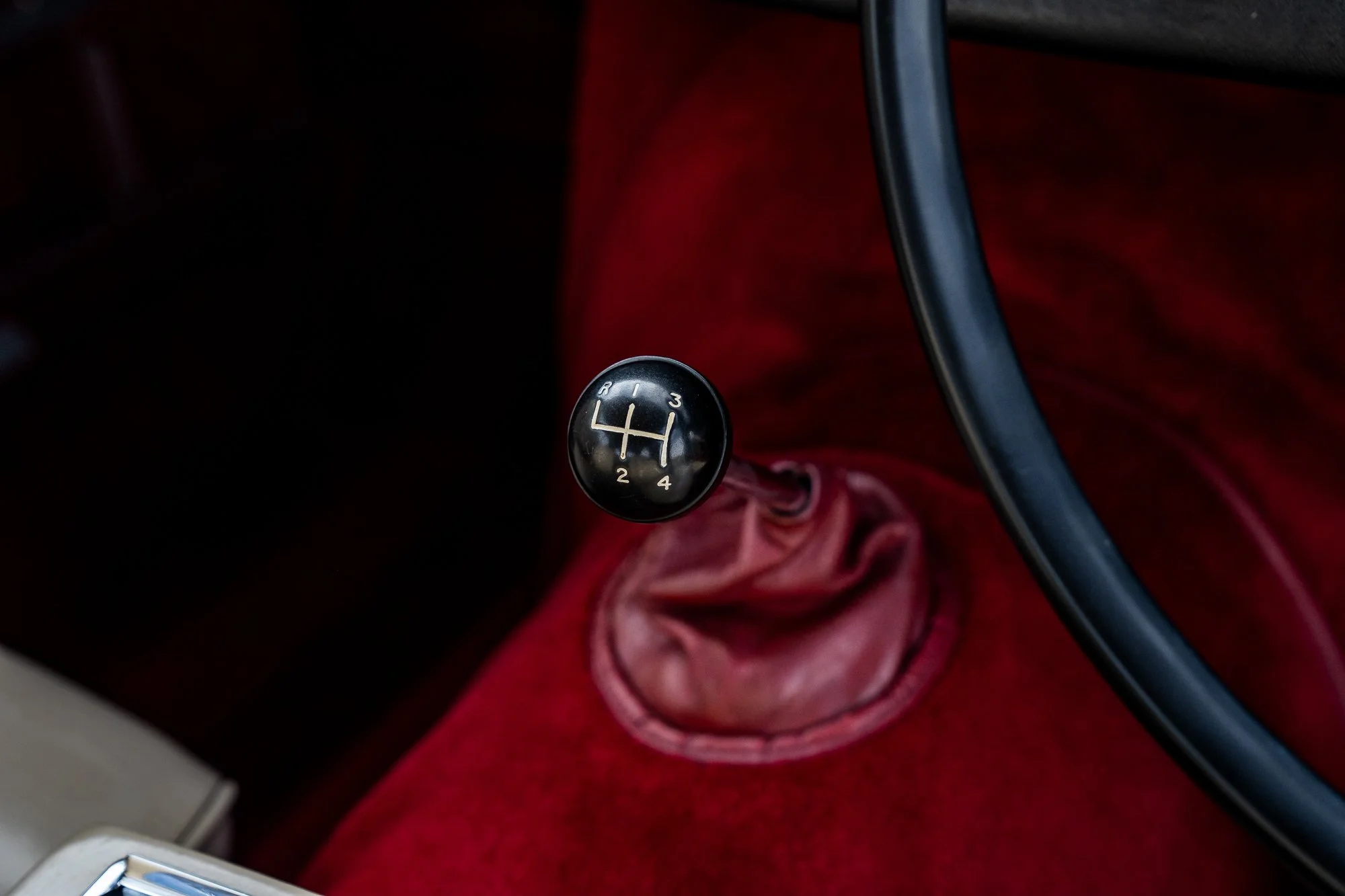 Jensen_541R_interior-6.jpg