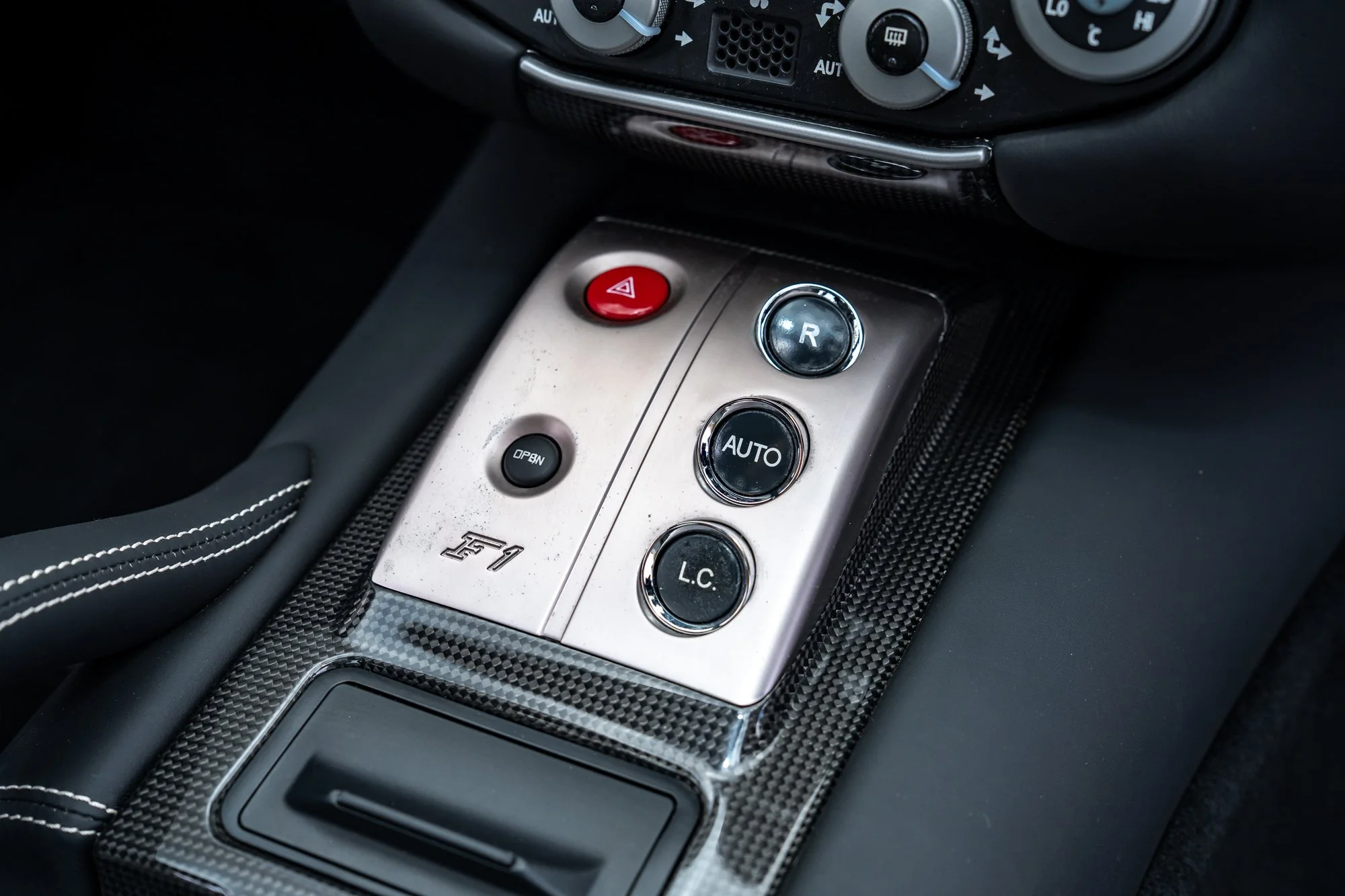 Ferrari_599_GTB_interior-26.jpg