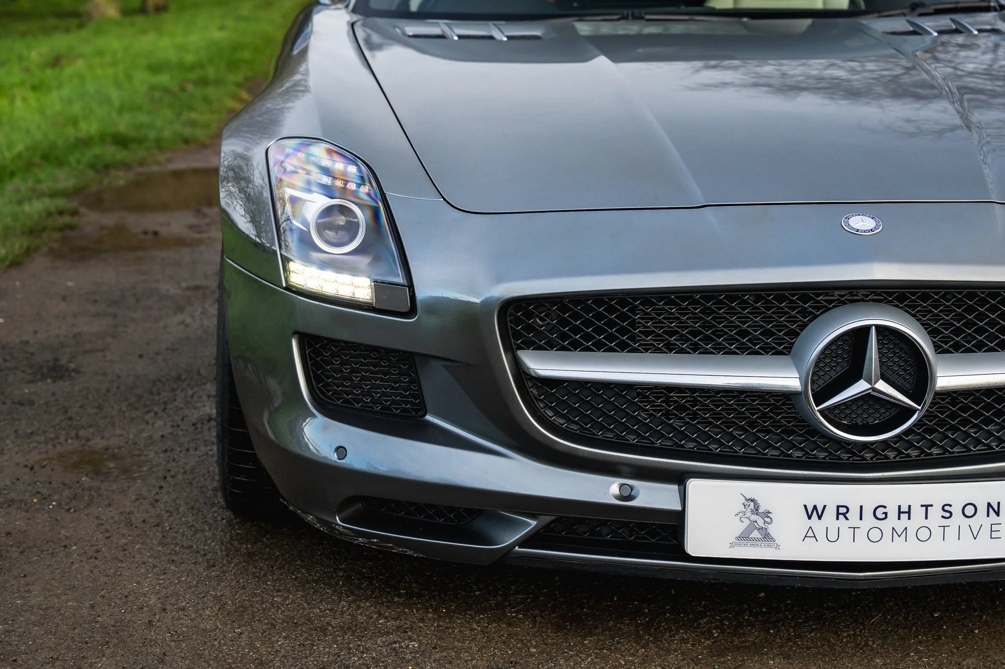 Mercedes-Benz_SLS_AMG_exterior-12.jpg