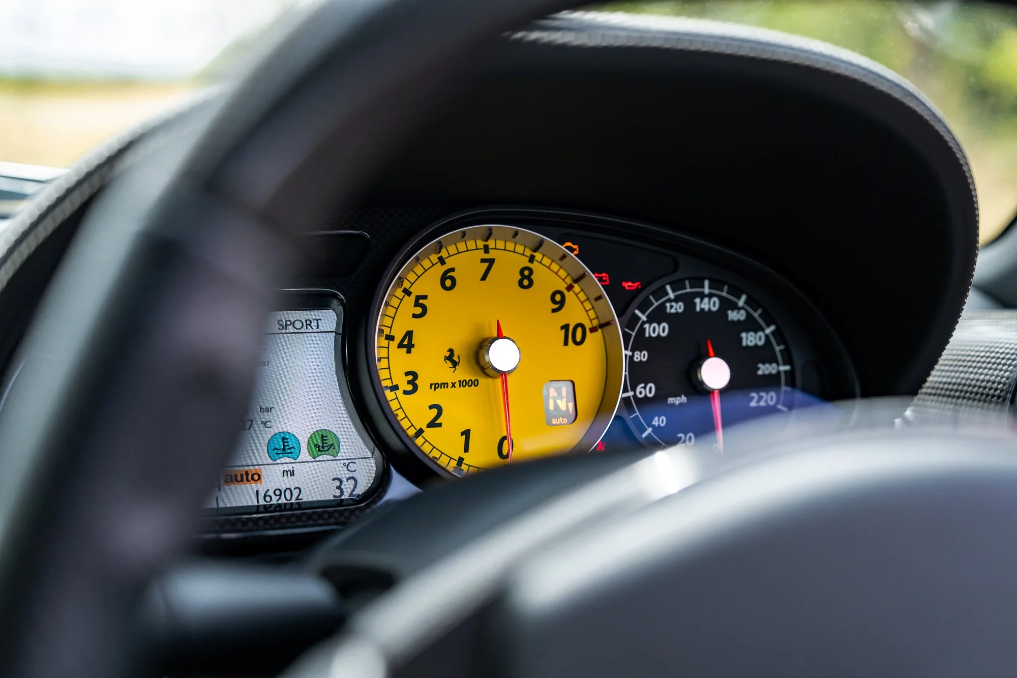 Ferrari_599_GTB_interior-36.jpg