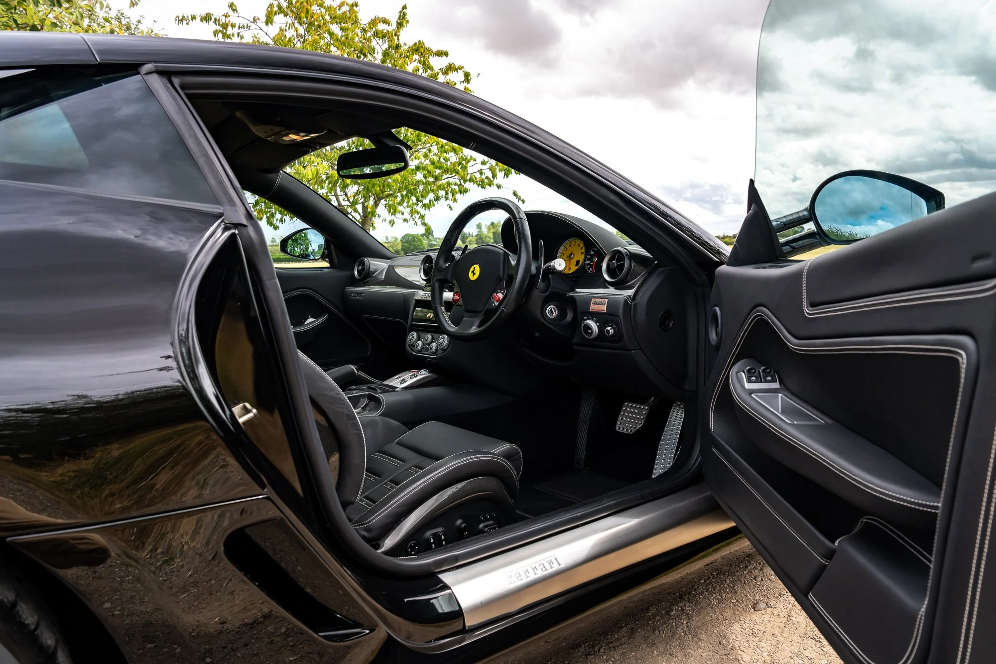 Ferrari_599_GTB_interior-3.jpg