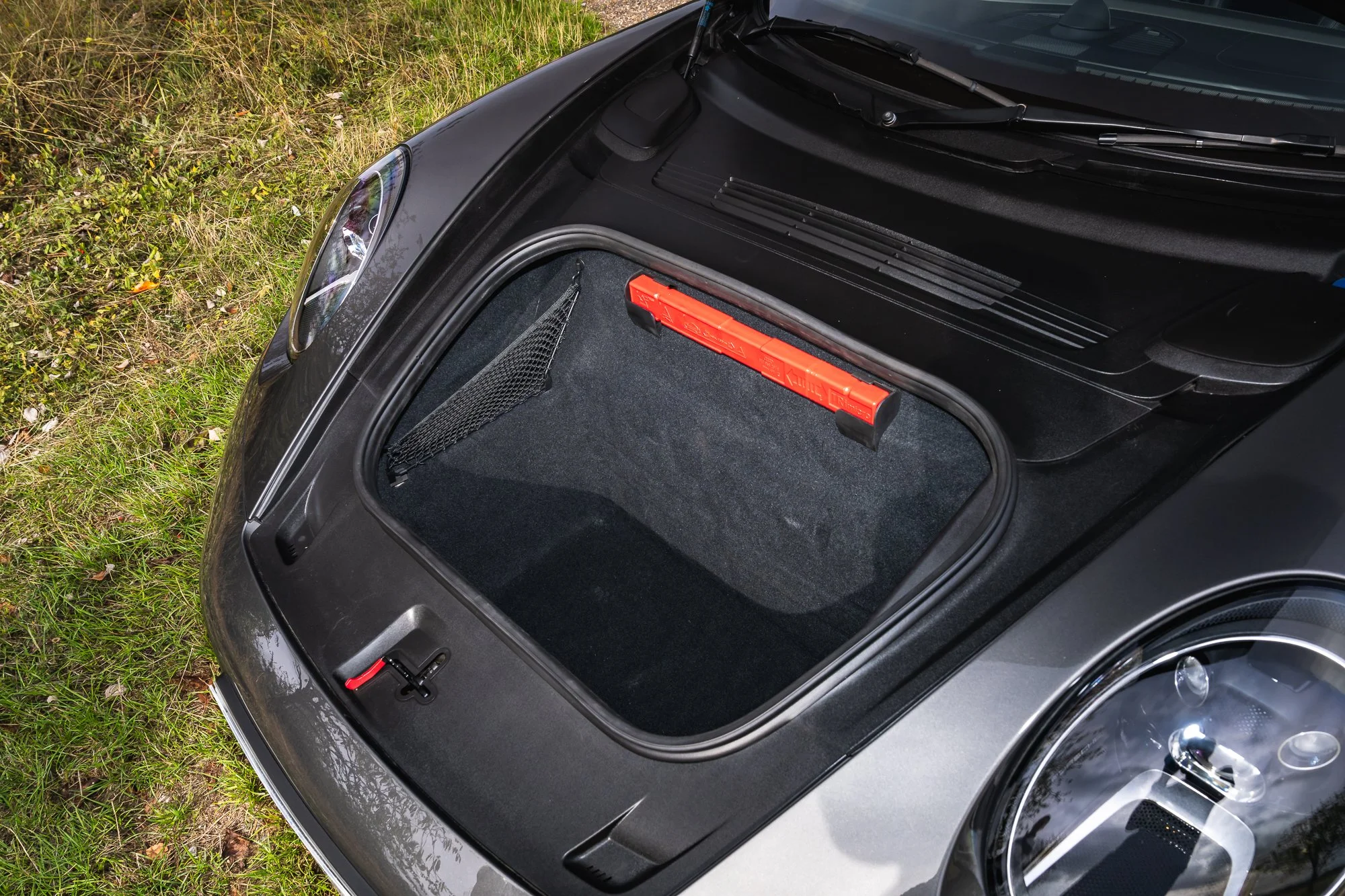 Porsche_911_Carrera_4_interior-25.jpg