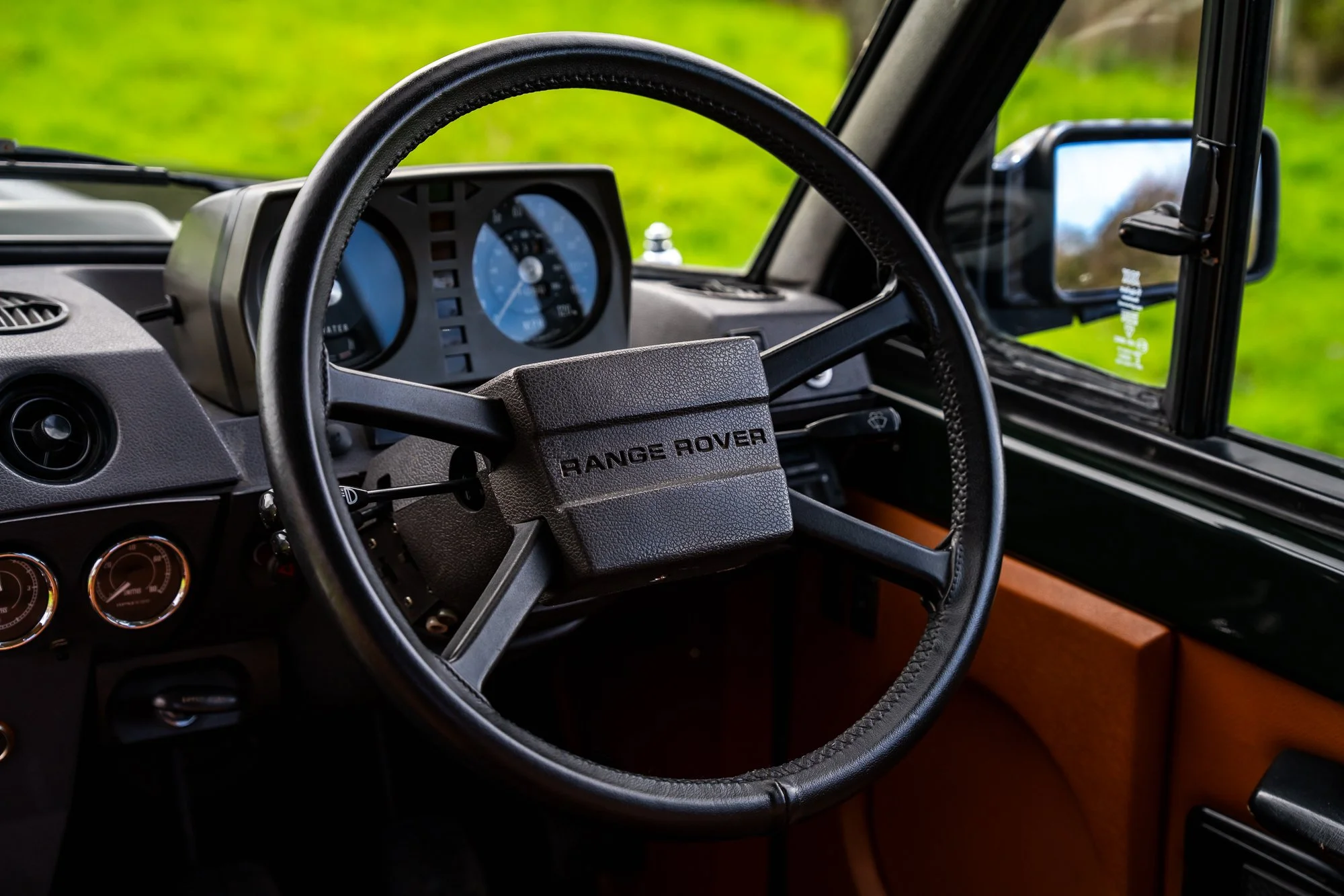 Range Rover V8_interior-18.jpg