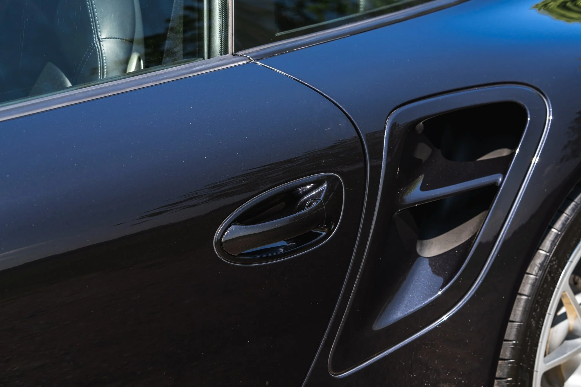 Porsche_911_Turbo S_exterior-21.jpg