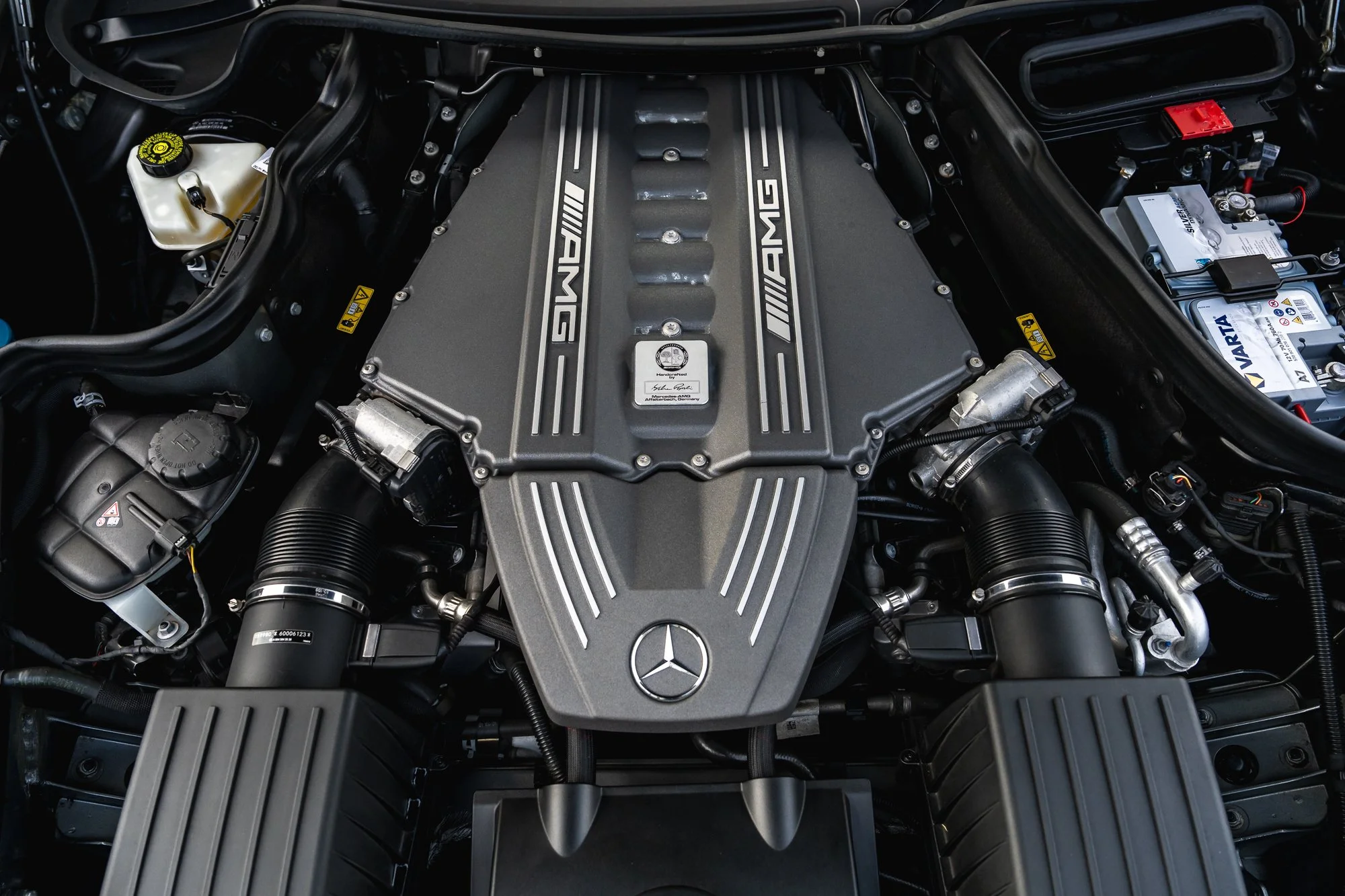 Mercedes-Benz_SLS_AMG_engine-5.jpg
