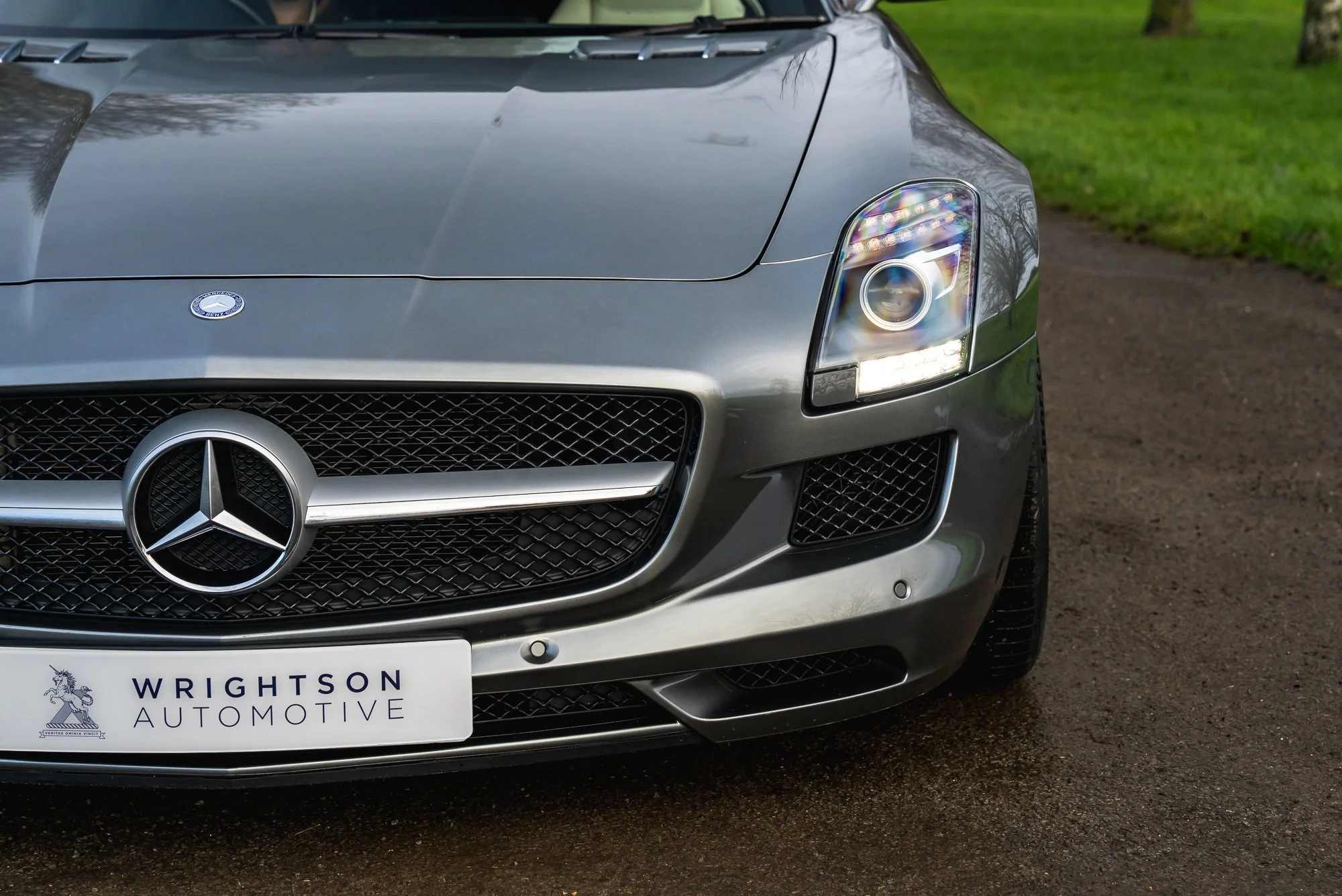 Mercedes-Benz_SLS_AMG_exterior-13.jpg