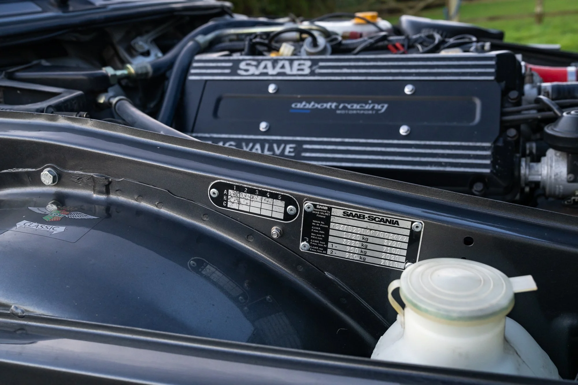Saab_900_Turbo_engine-5.jpg
